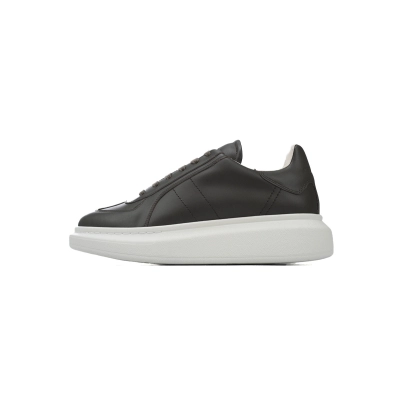 Alexander McQueen Sneaker Black and White 01