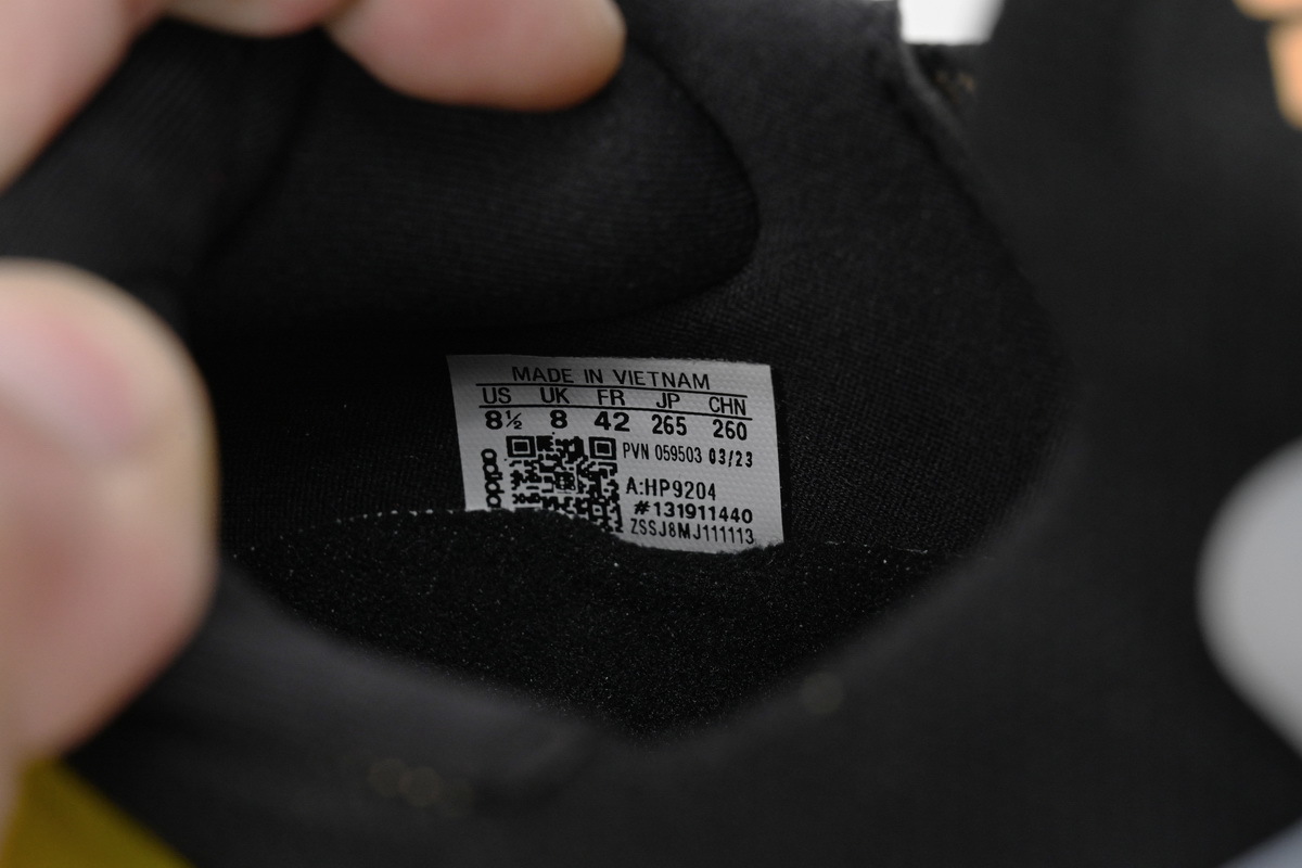 8851-20 Adidas Ultra Boost 2023 LIGHT Black And White HP9204