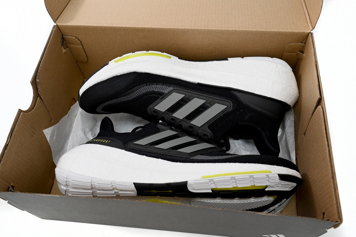 8851-4 Adidas Ultra Boost 2023 LIGHT Black And White HQ6339