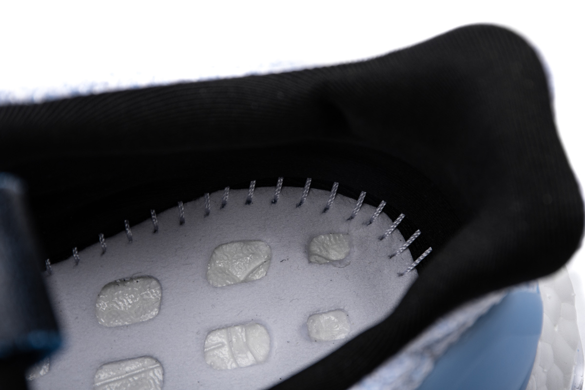 GAME OF THRONES x Ultra Boost “White Walkers” EE3708