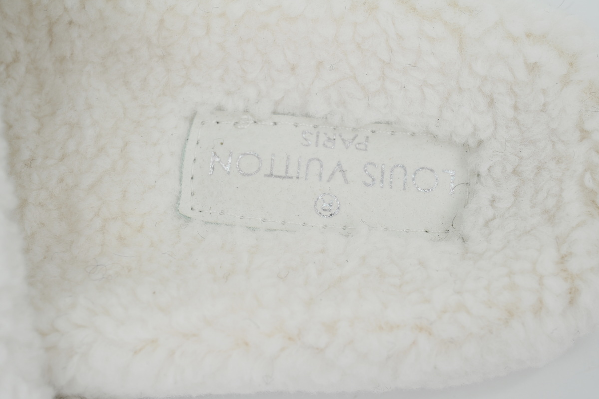 LOUIS VUITTON Shearling White