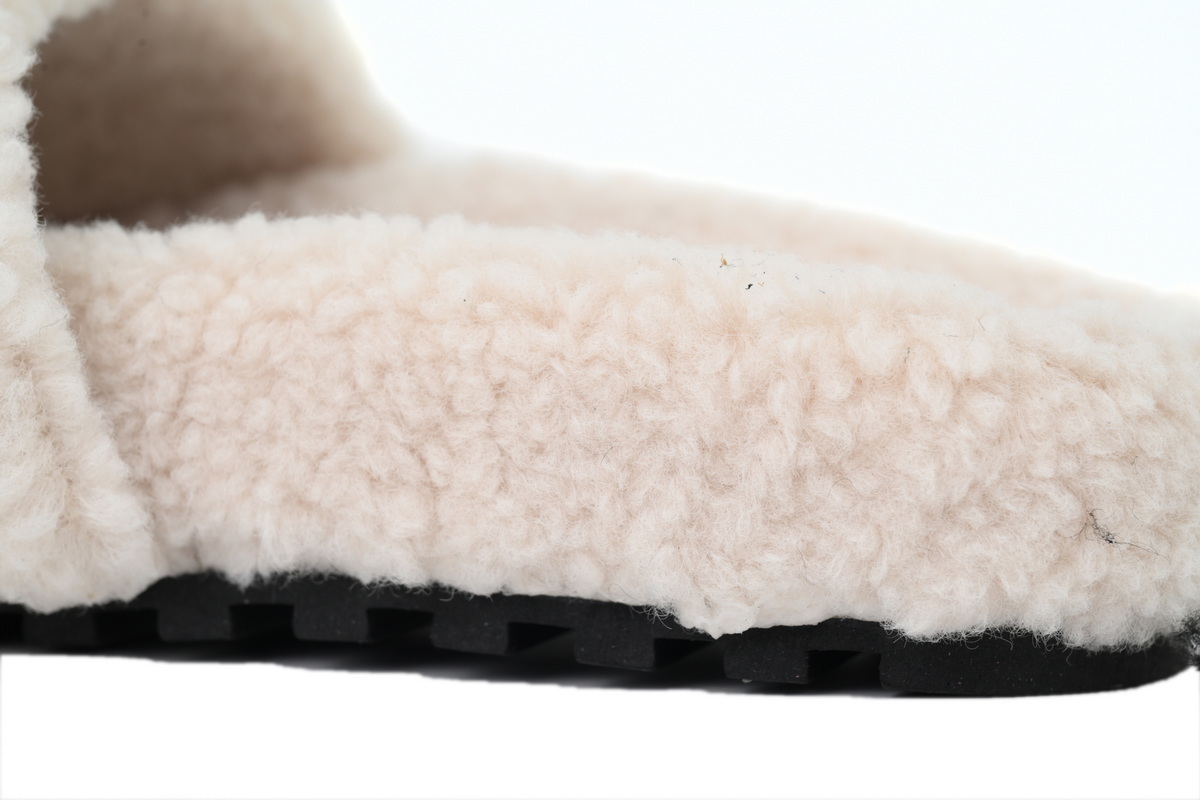 LOUIS VUITTON Shearling Bom Dia Beige