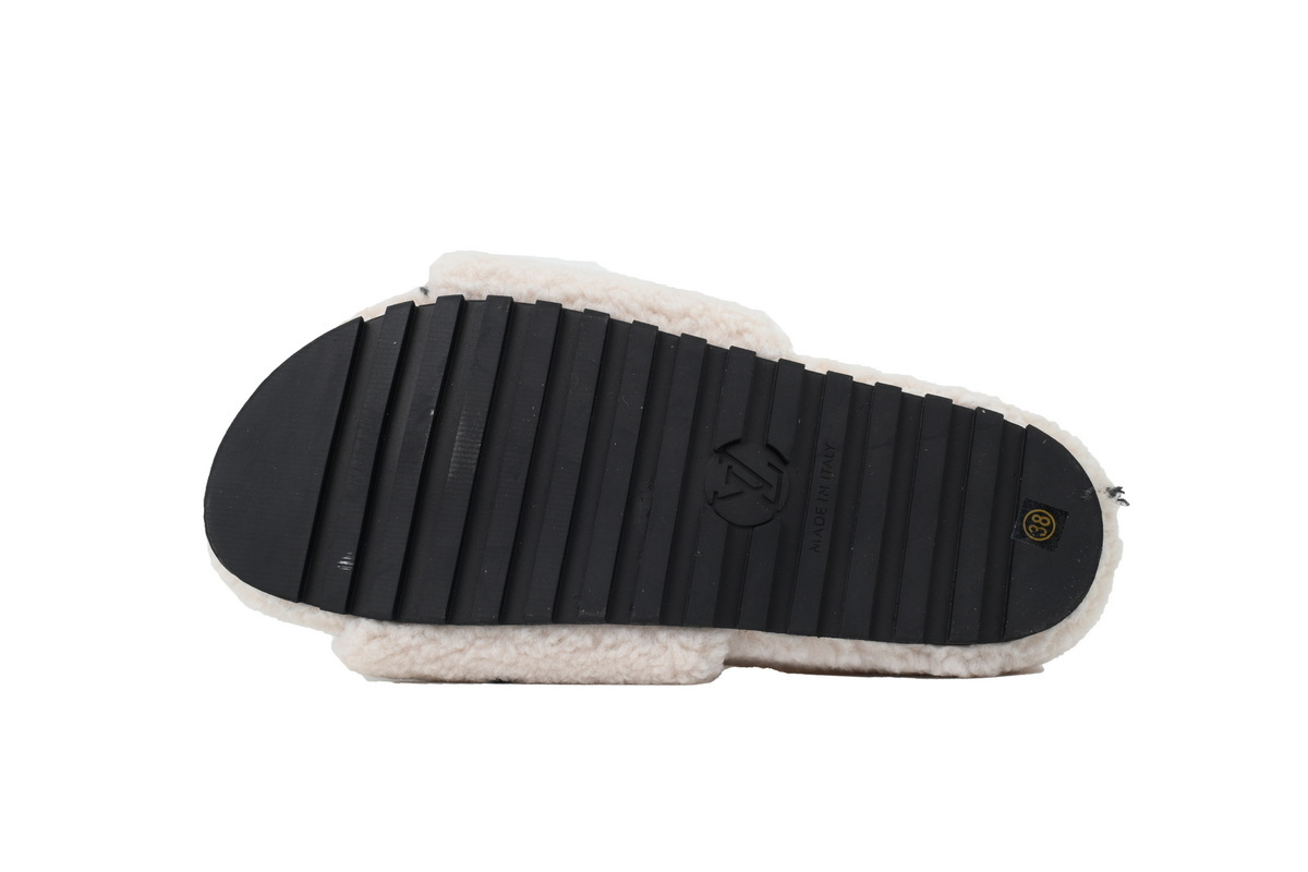 LOUIS VUITTON Shearling Bom Dia Beige