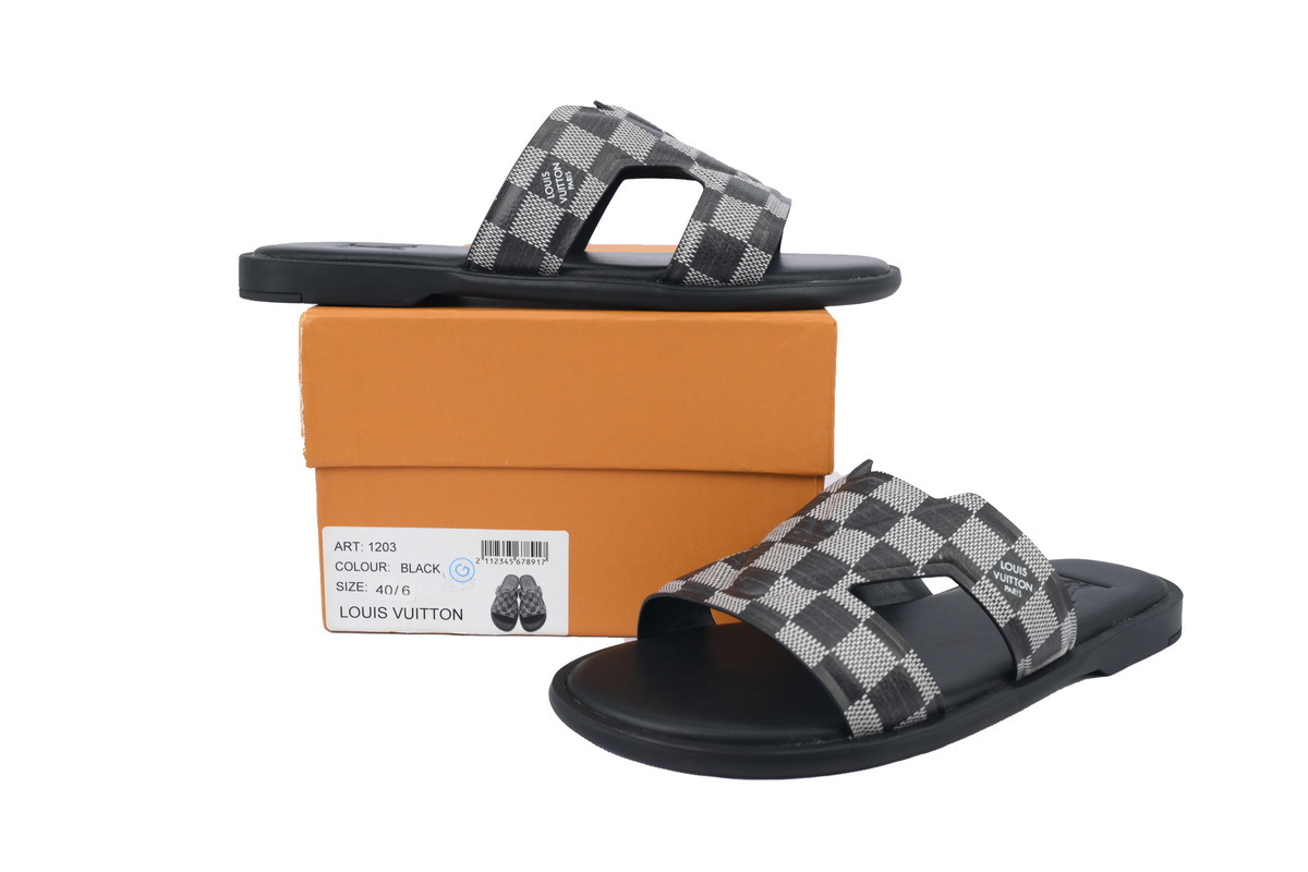 LOUIS VUITTON Oasis Black And White Check