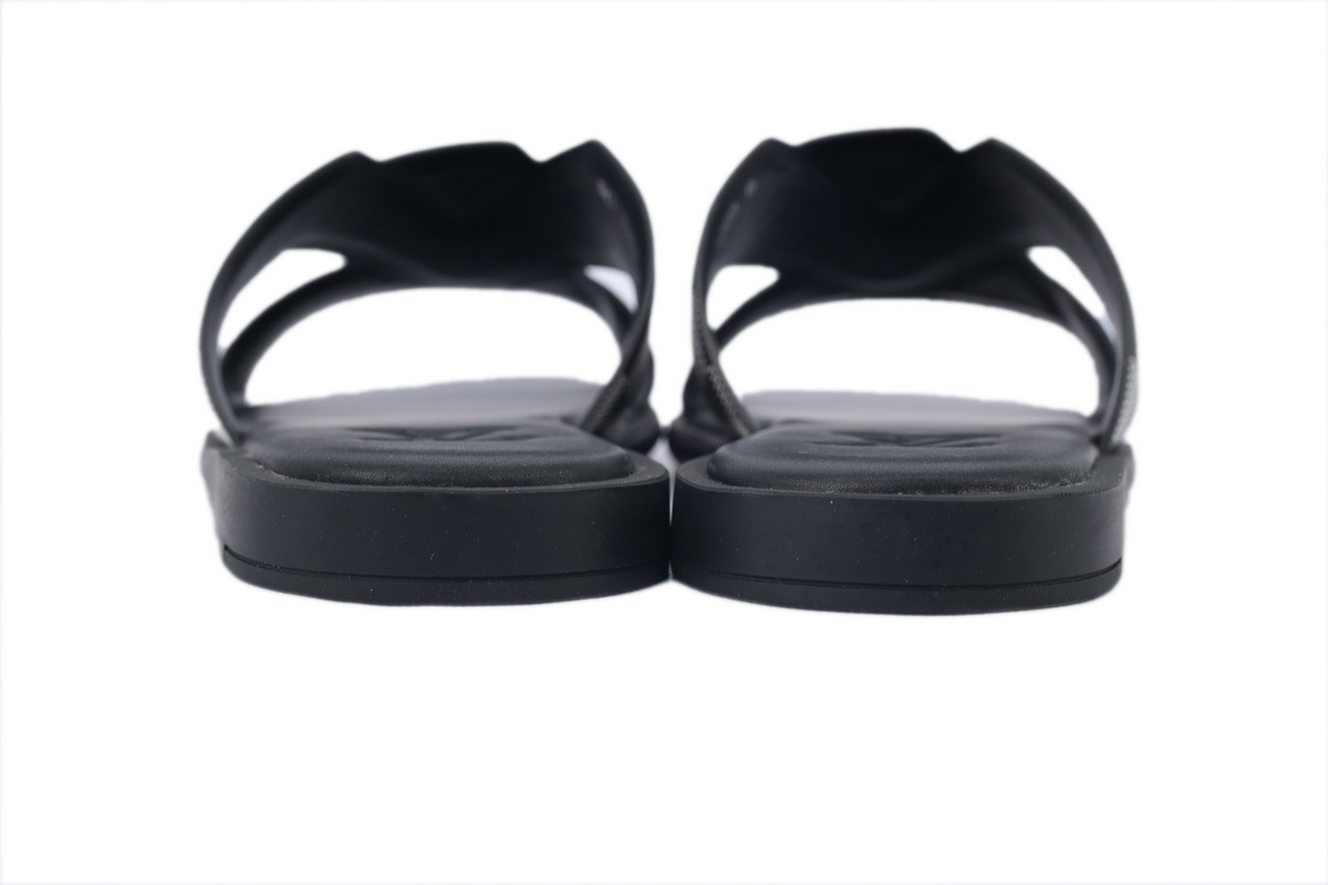 LOUIS VUITTON Oasis Black And White Check
