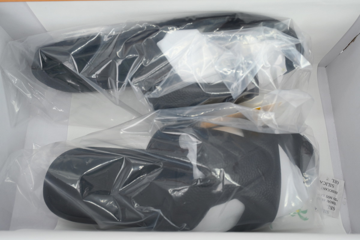 LOUIS VUITTON Oasis Black Leather Surface