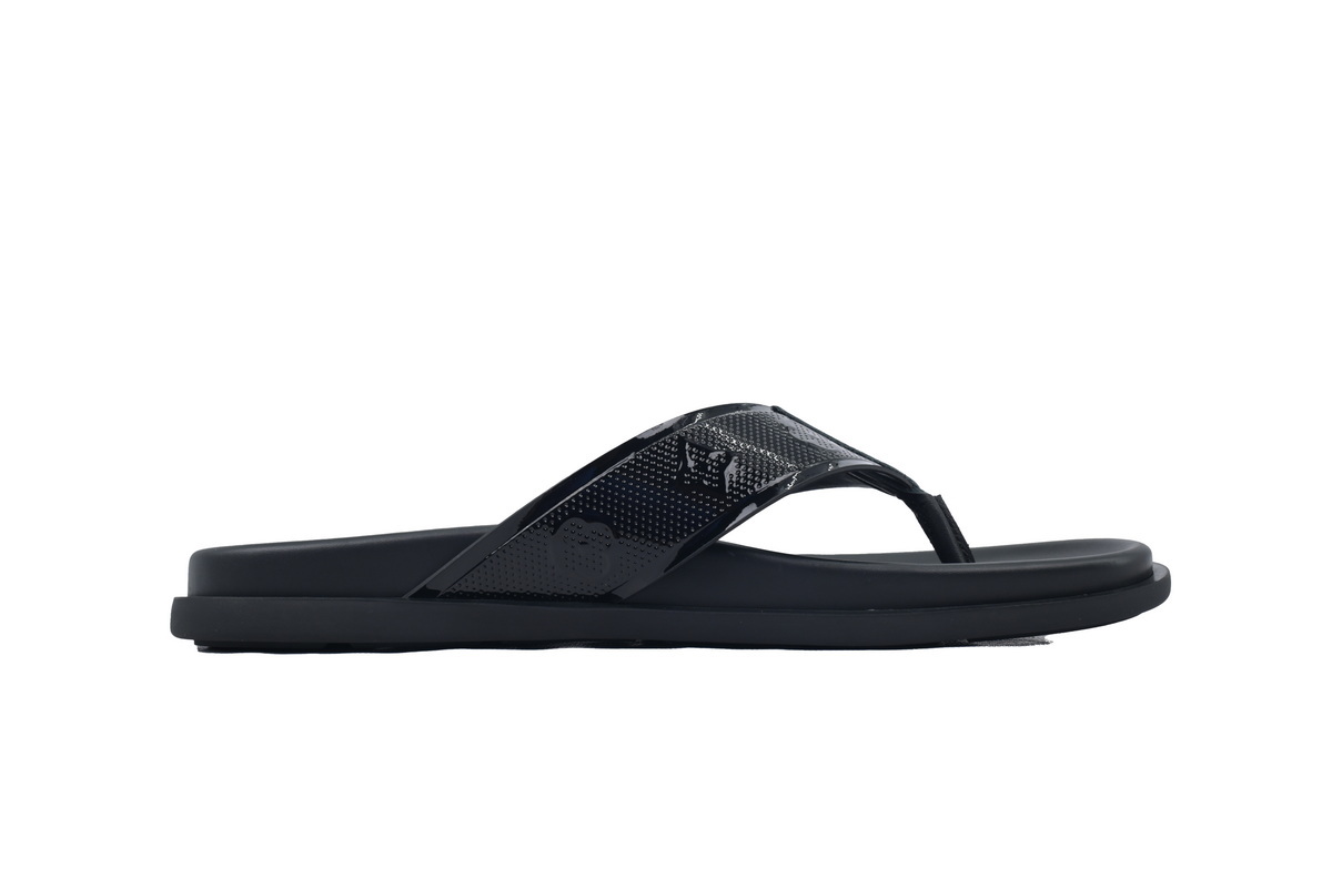 LOUIS VUITTON Flip Flop Sandal The Leather Surface Is Completely Black