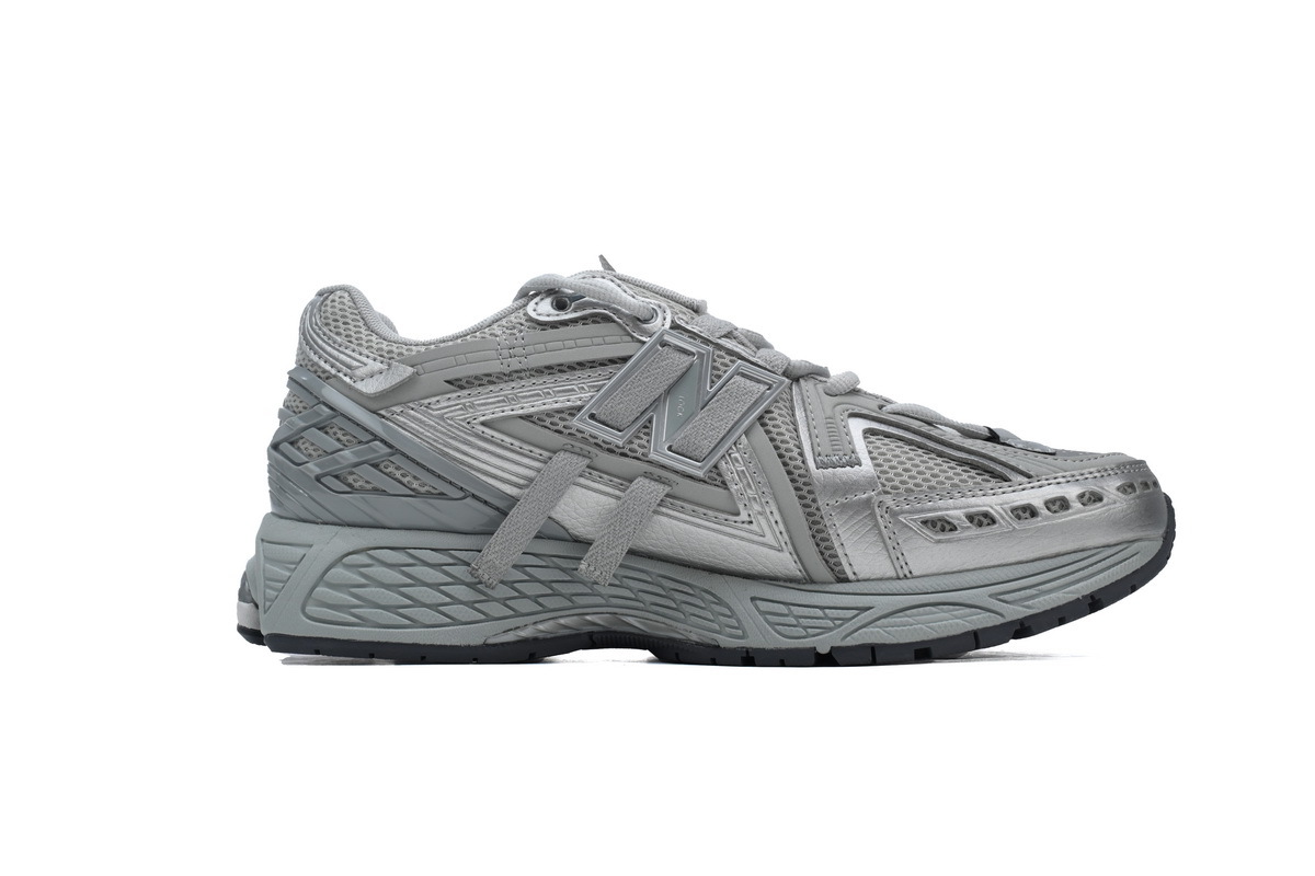 1906A 'Concrete Silver Metallic' M1906AG