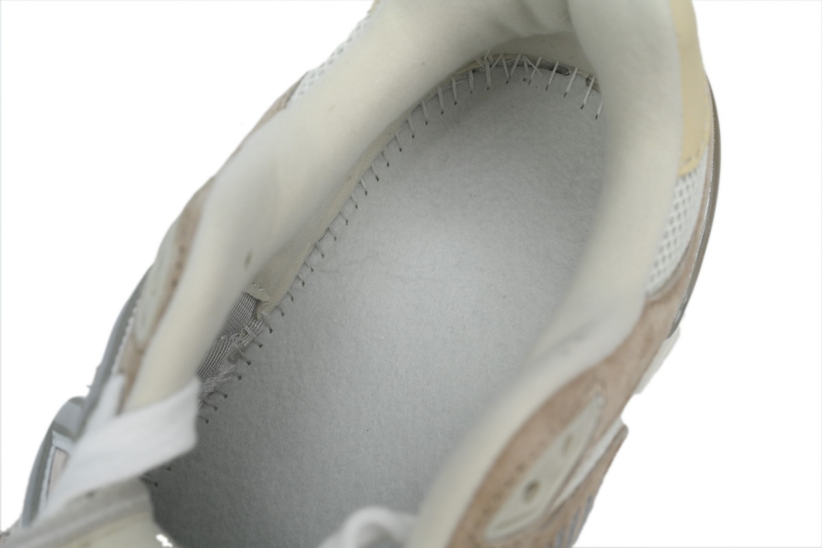 New Balance 9060 'Turtledove' 1 U9060TAT