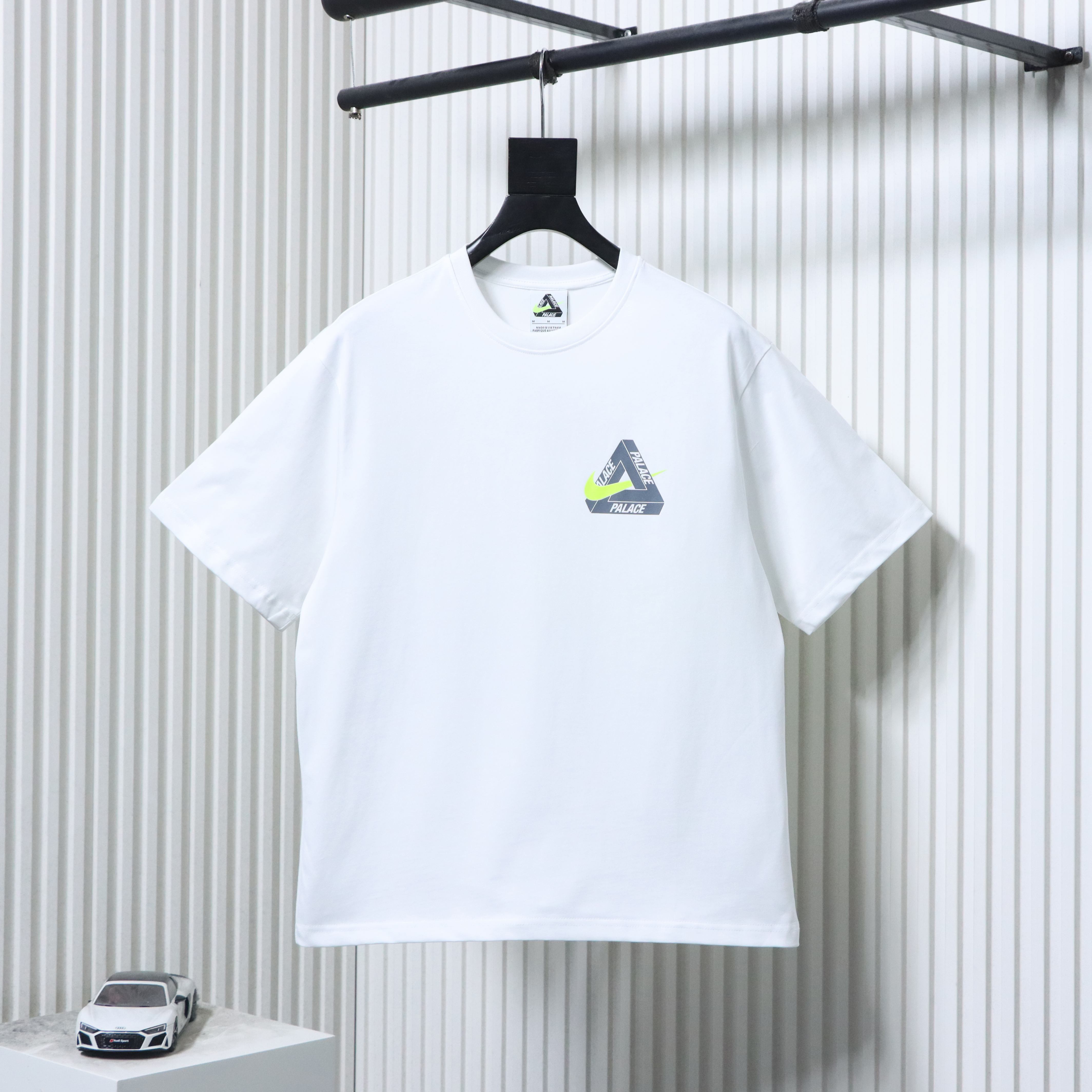 NIKE x PALACE Short Sleeve T-Shirt H140 - 1