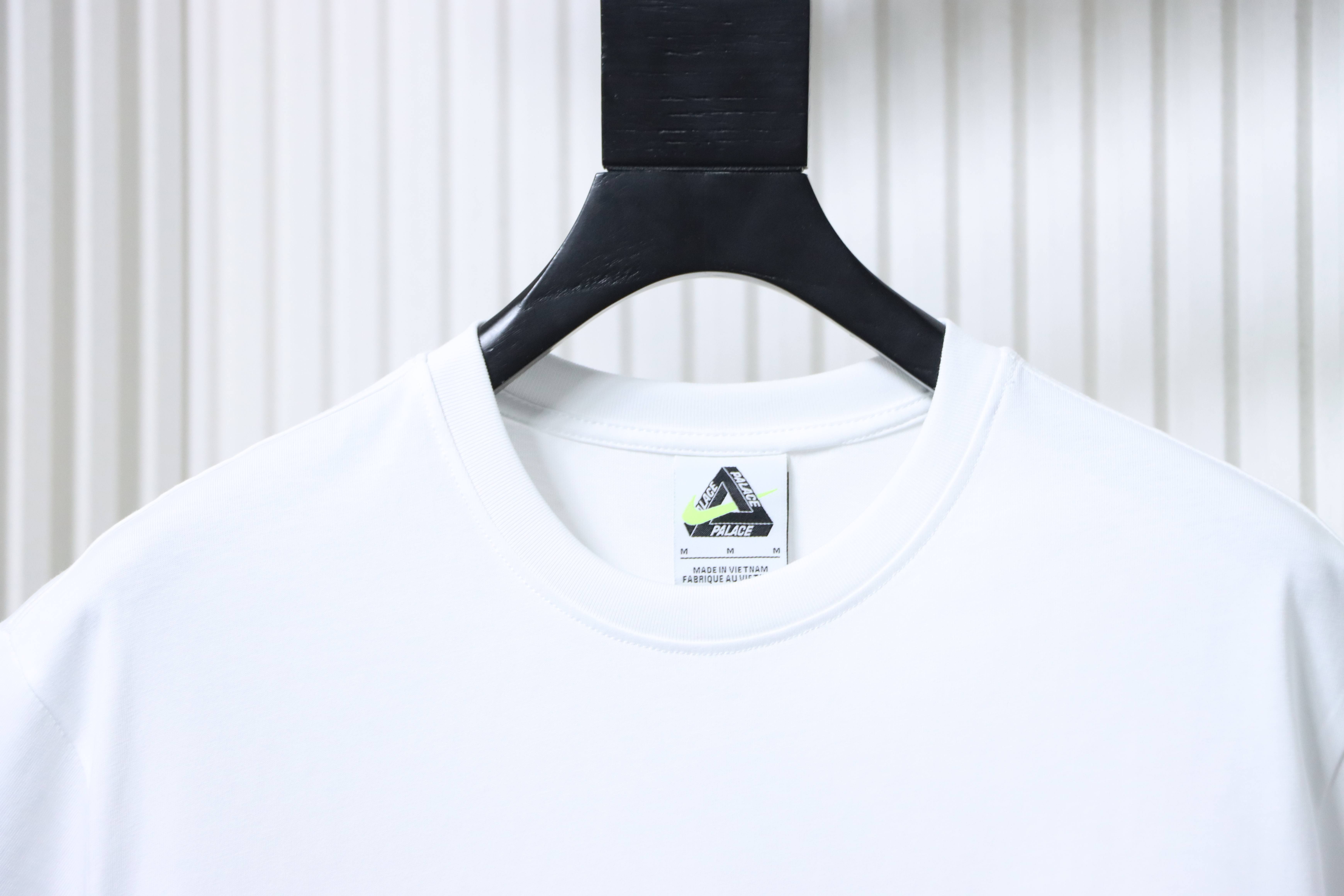 NIKE x PALACE Short Sleeve T-Shirt H140 - 1
