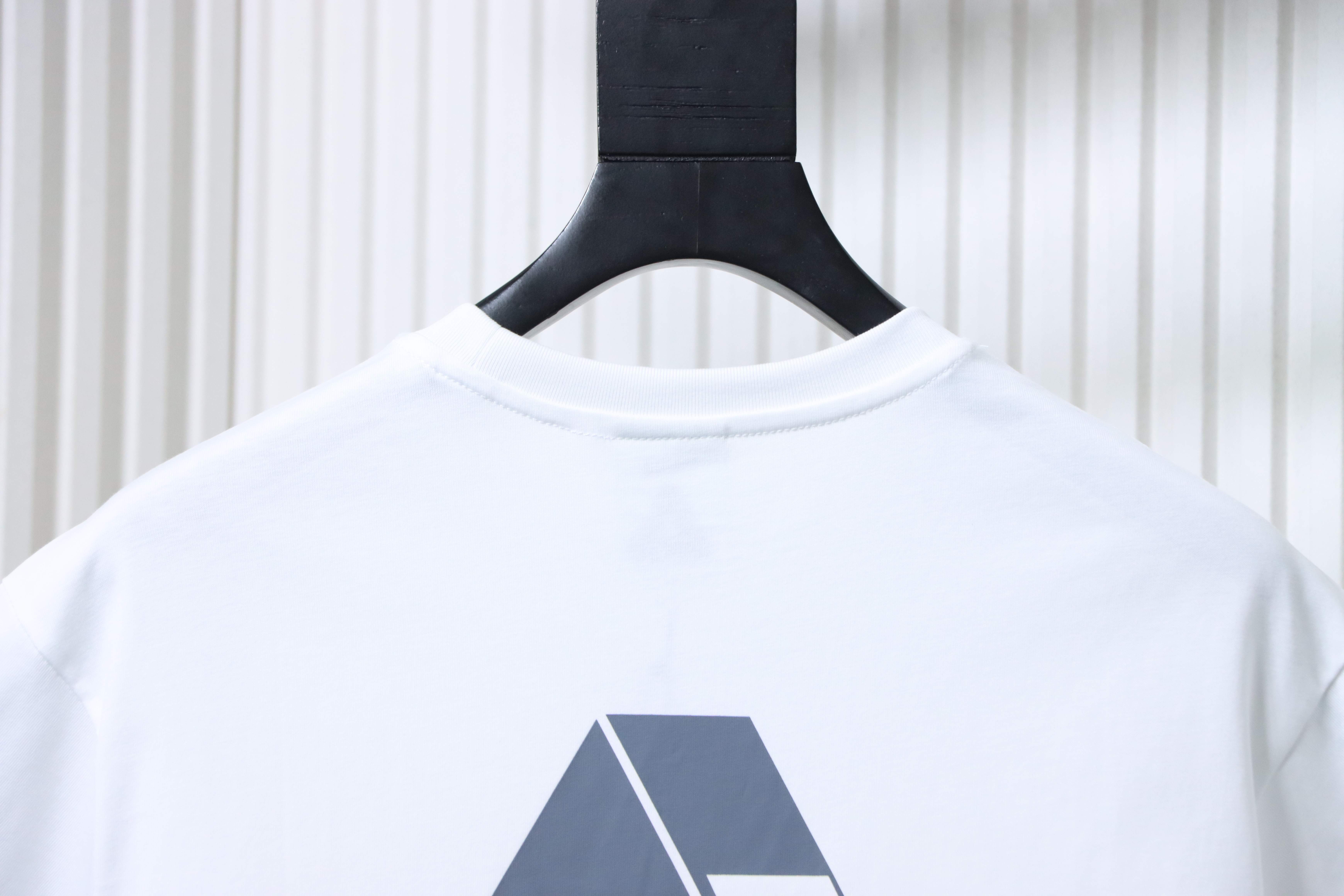 NIKE x PALACE Short Sleeve T-Shirt H140 - 1
