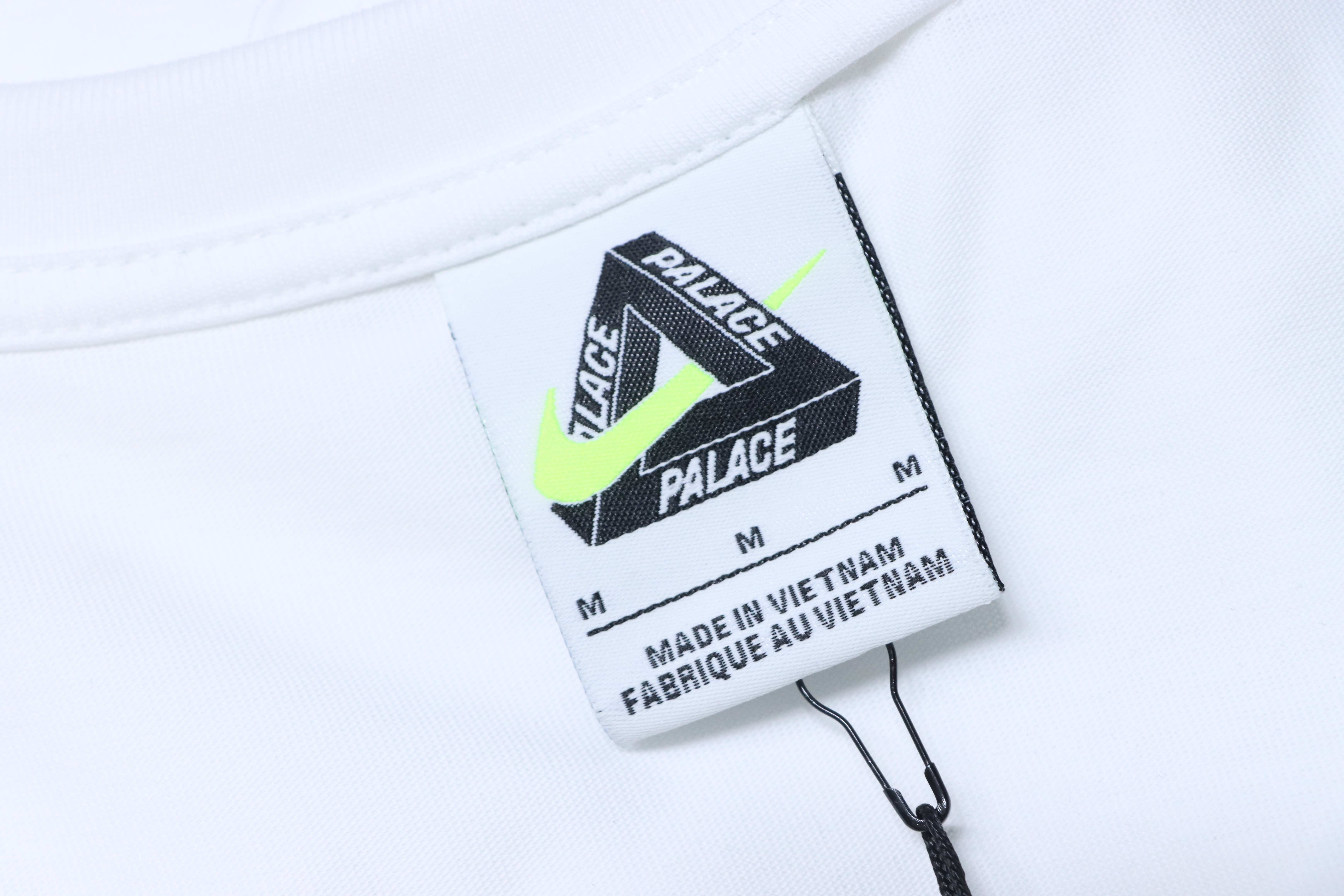 NIKE x PALACE Short Sleeve T-Shirt H140 - 1