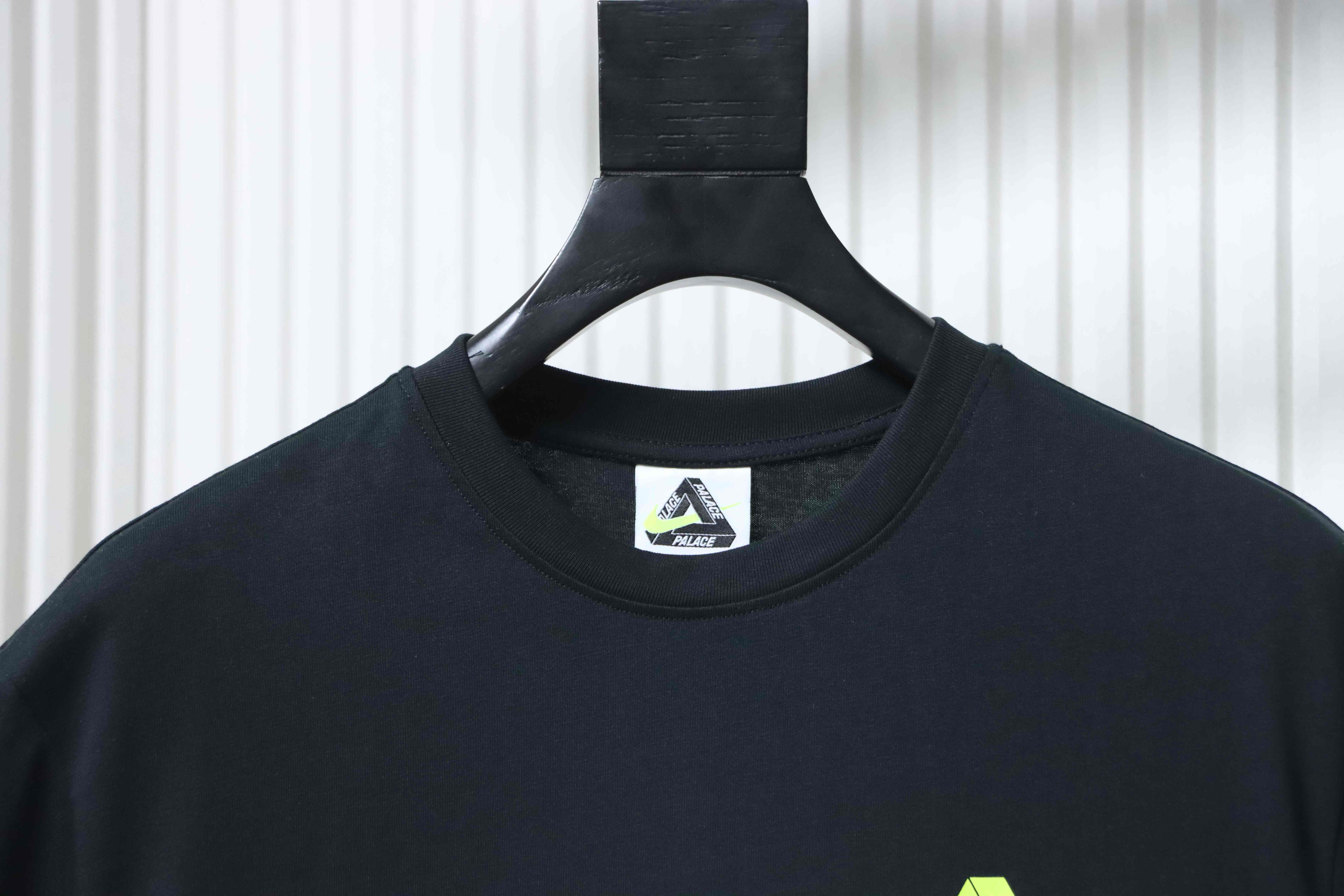 NIKE x PALACE Short Sleeve T-Shirt H140 - 3