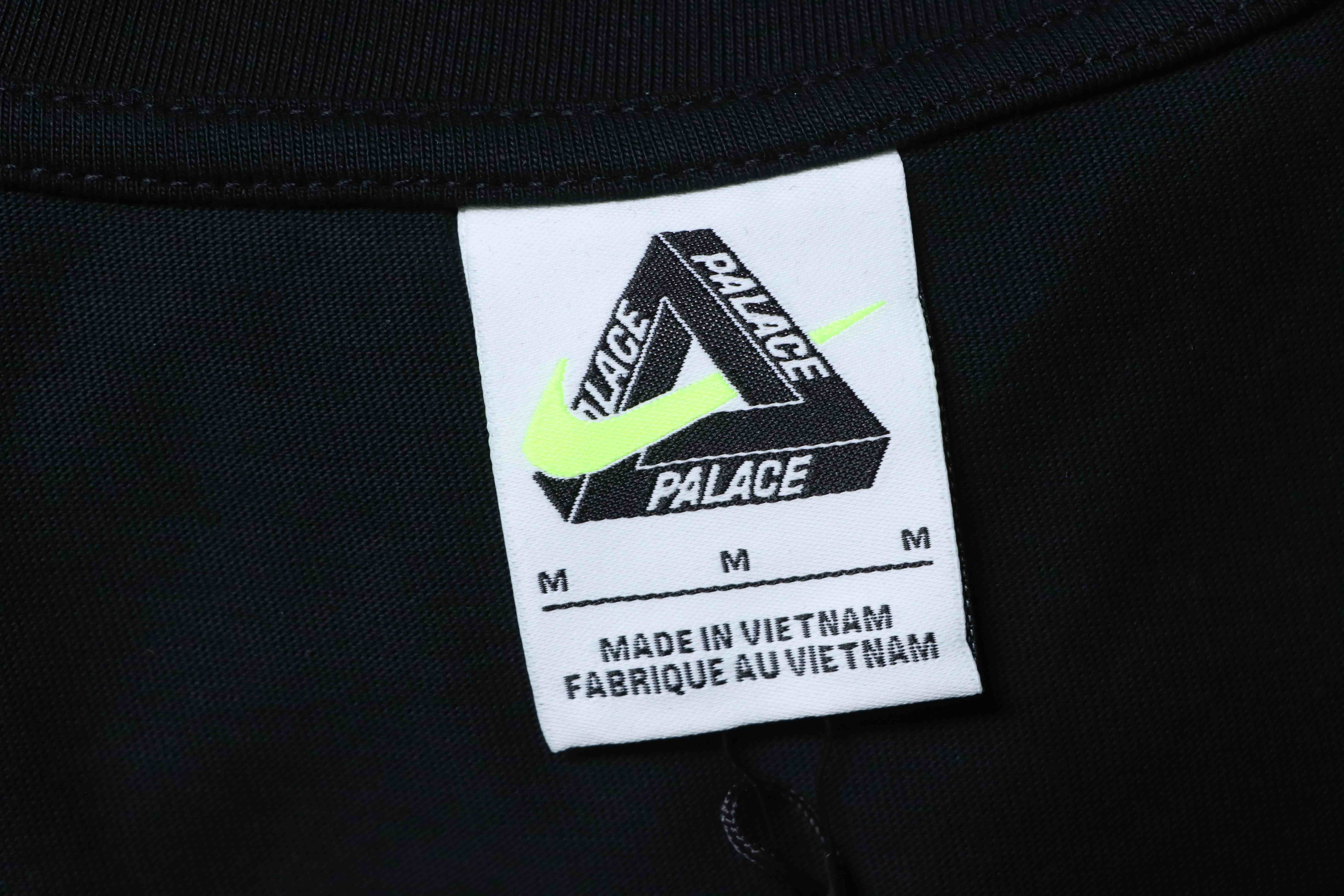 NIKE x PALACE Short Sleeve T-Shirt H140 - 3