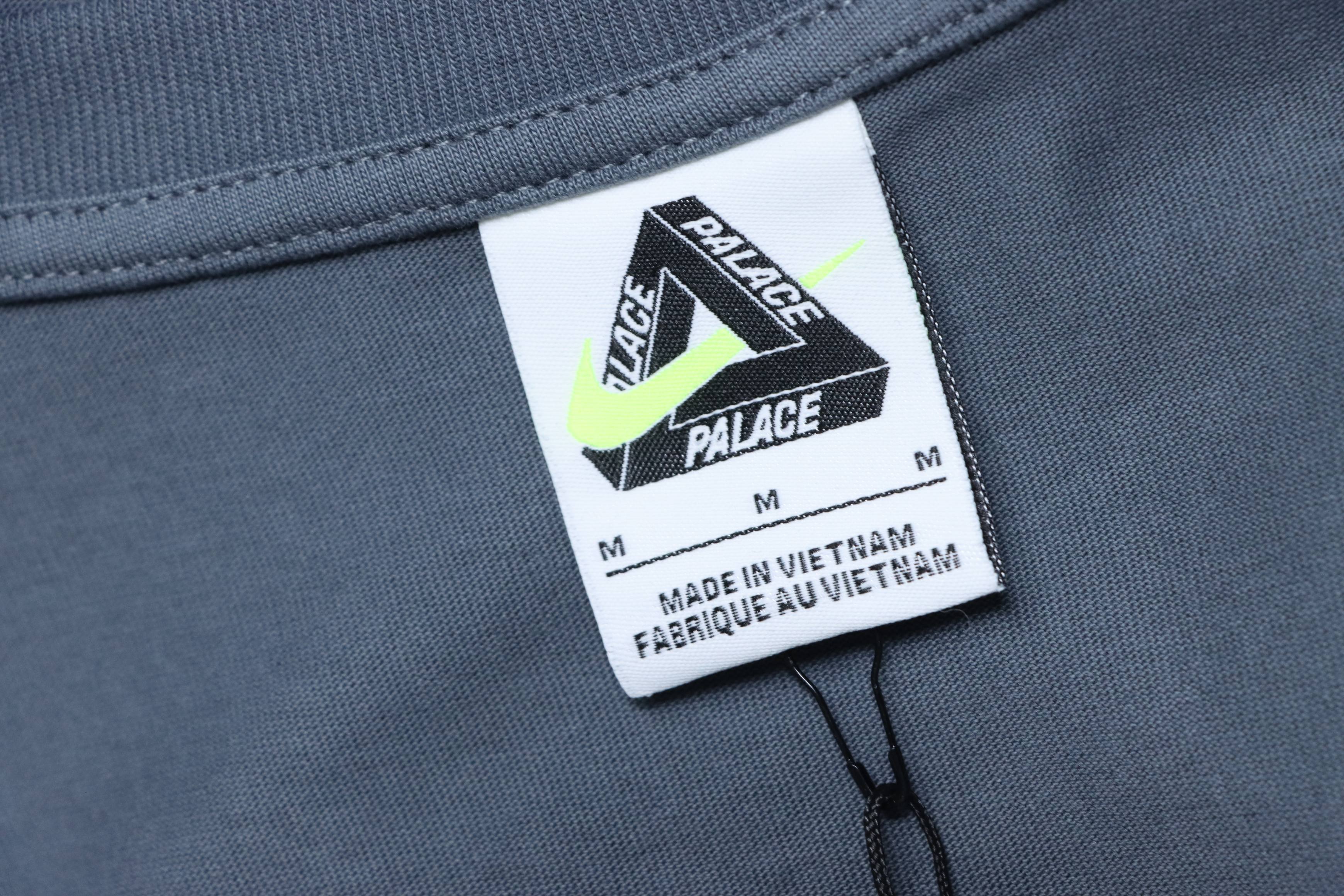 NIKE x PALACE Short Sleeve T-Shirt H140 - 4