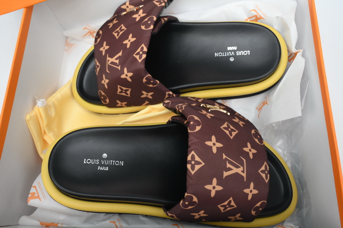  Brown Metal Label LOUIS VUITTON Velcro Pool Slides Pool Pillow Comfort