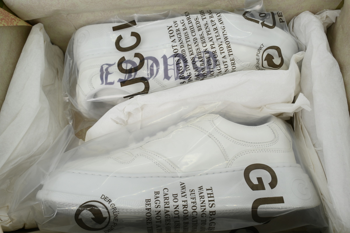 white print Gucci platform biscuit shoes Gucci B Sneakers