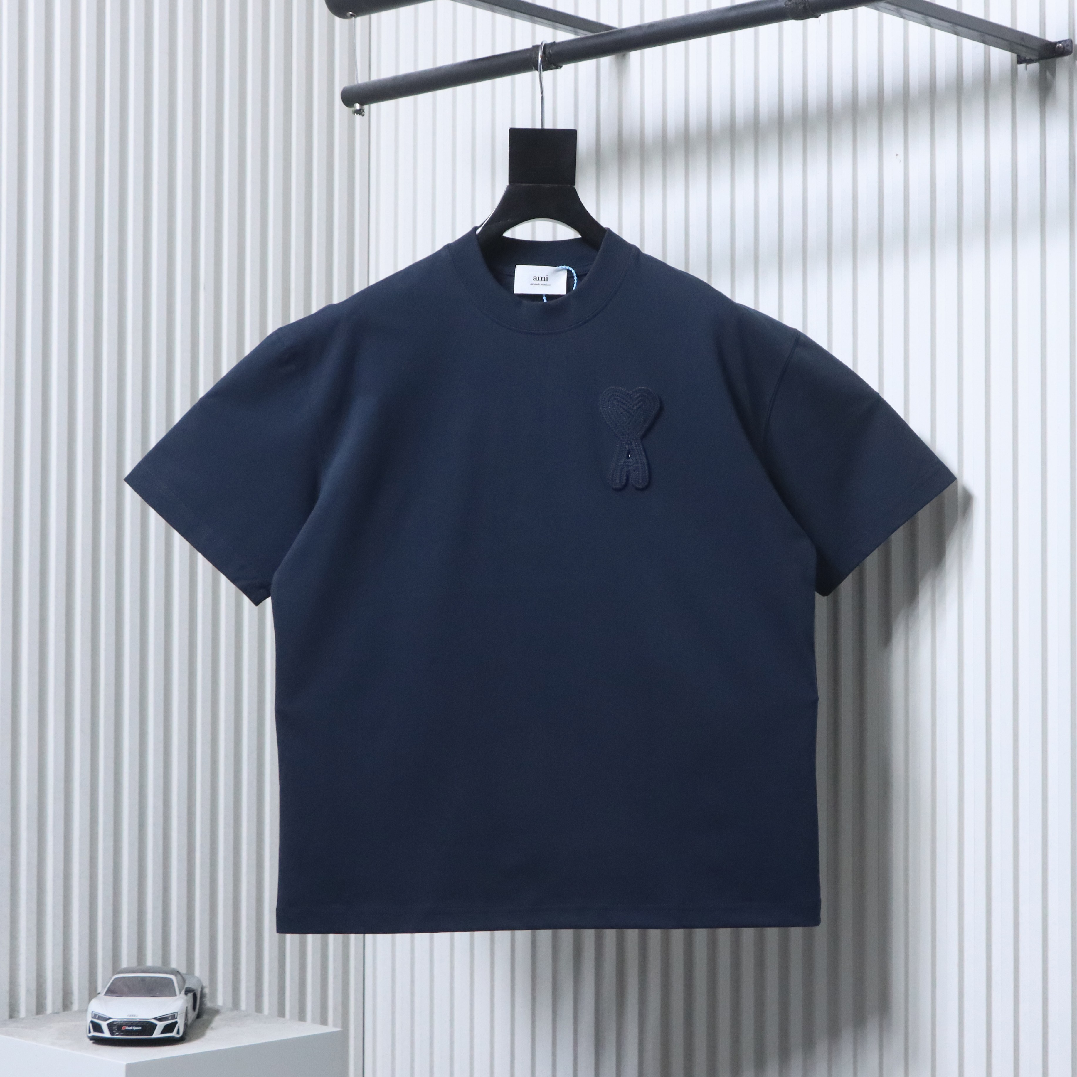 Ami Shirt Minimalist 3D Heart Embroidery Logo Tee 2