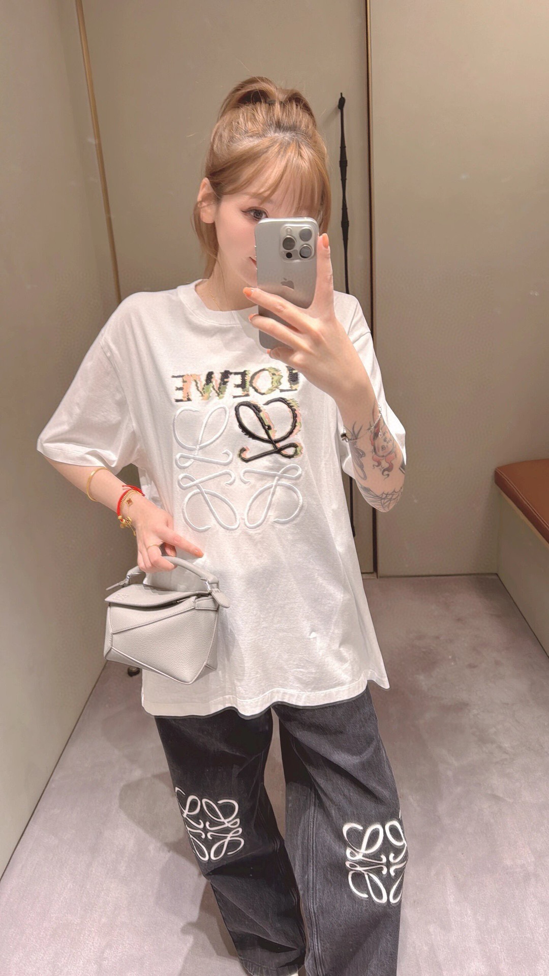 Loewe 24SS Graffiti White Tee Black Green Gradient Embroidery