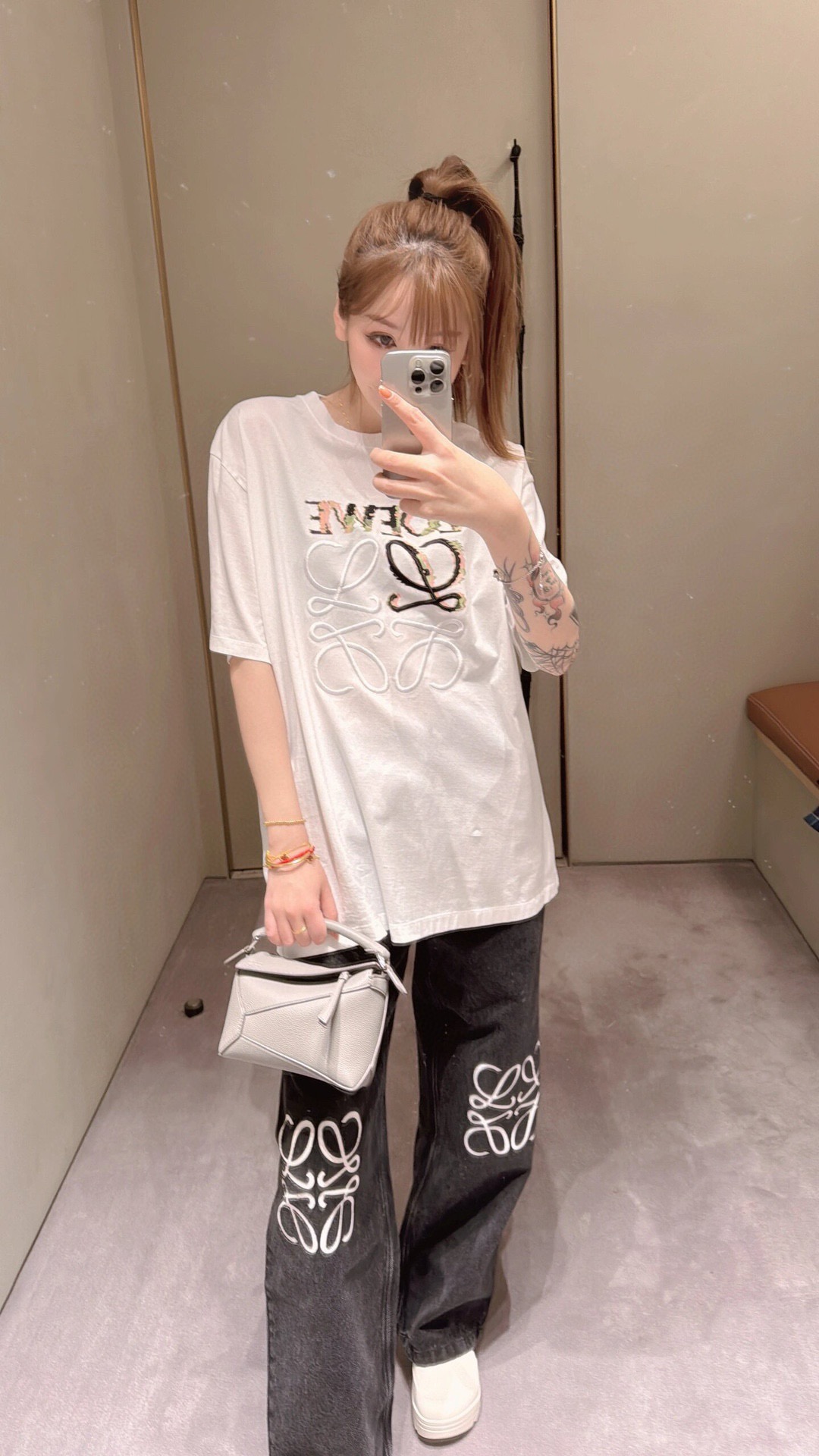 Loewe 24SS Graffiti White Tee Black Green Gradient Embroidery