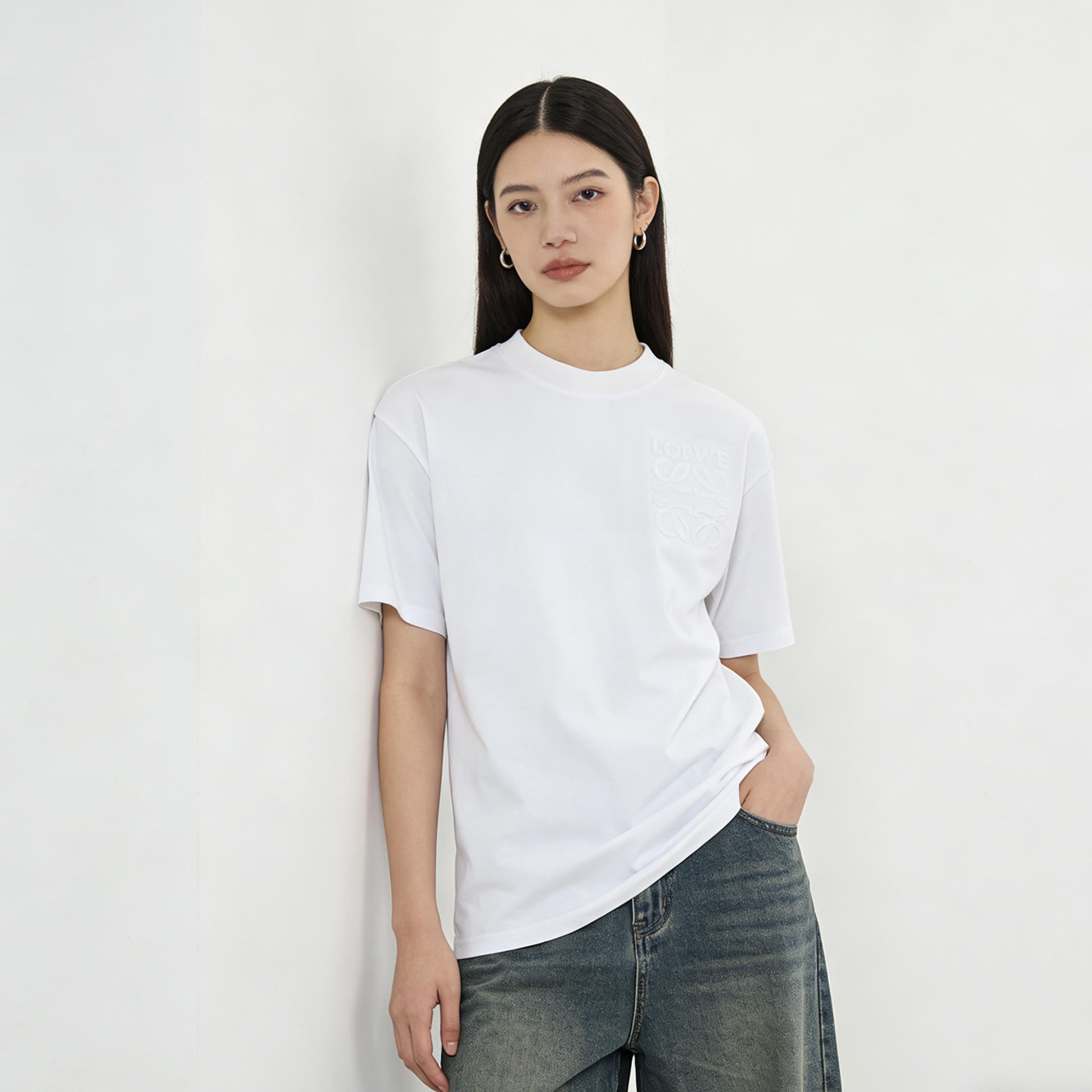 Loewe 26SS White T-Shirt Front Back White Embroidery Woven Pattern