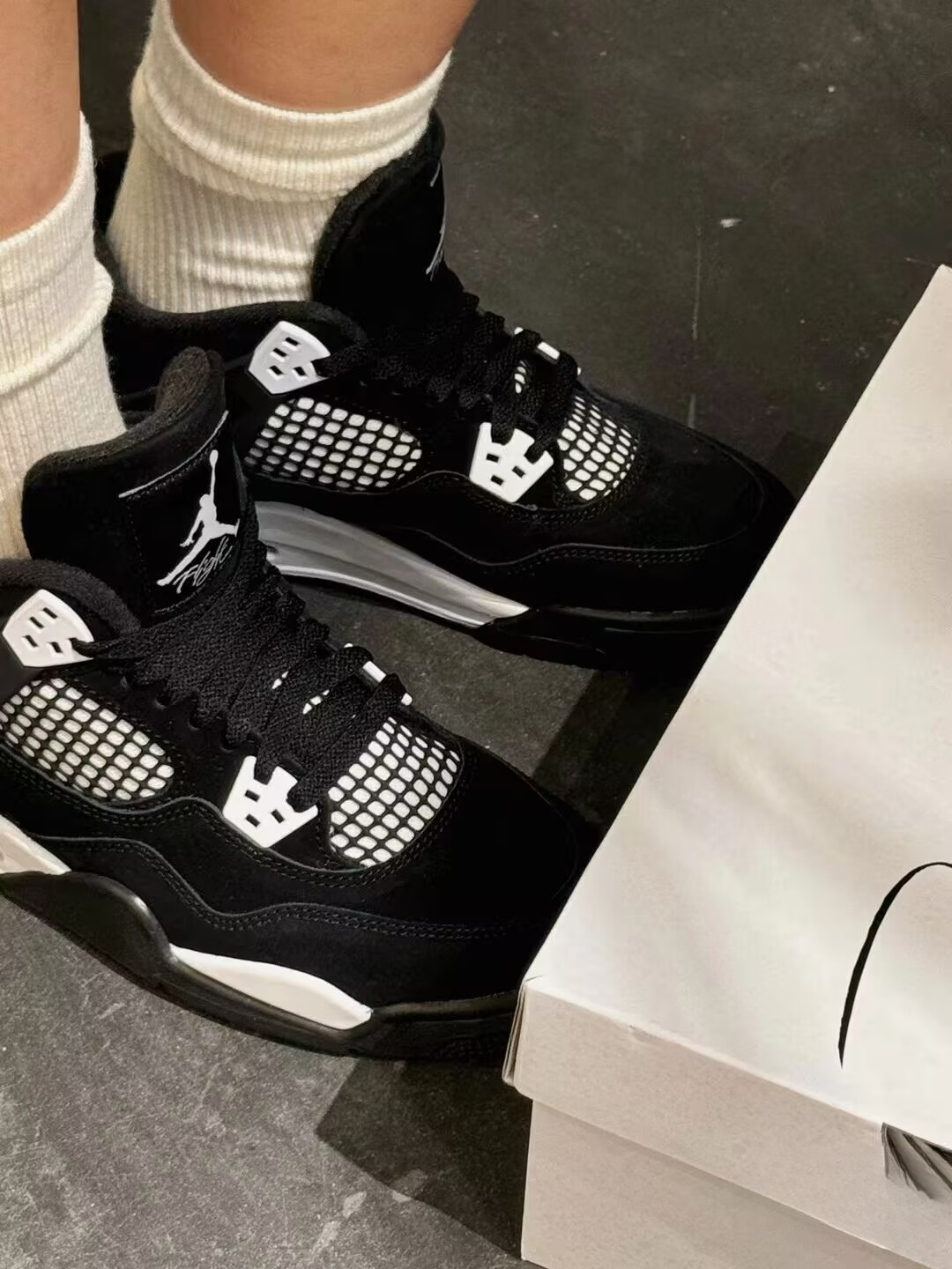 Air Jordan 4 Retro “White Thunder” FQ8138-001 review 1