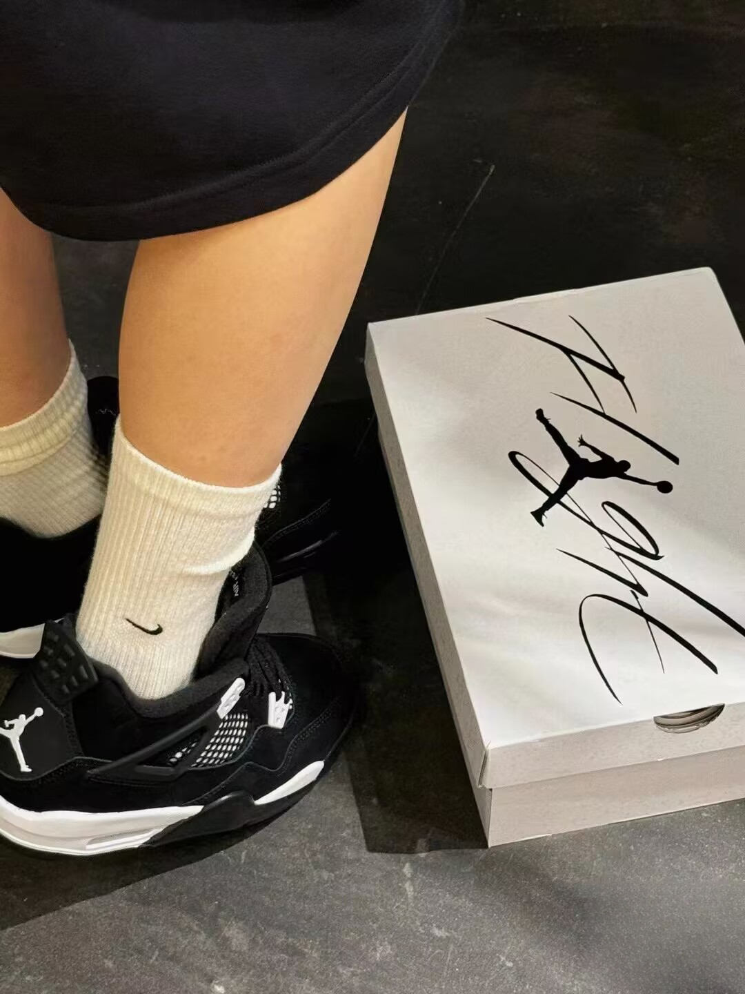 Air Jordan 4 Retro “White Thunder” FQ8138-001 review 2