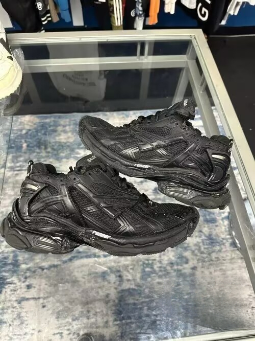 Balenciaga Runner Black 656065 W3RA1 1000 review 4