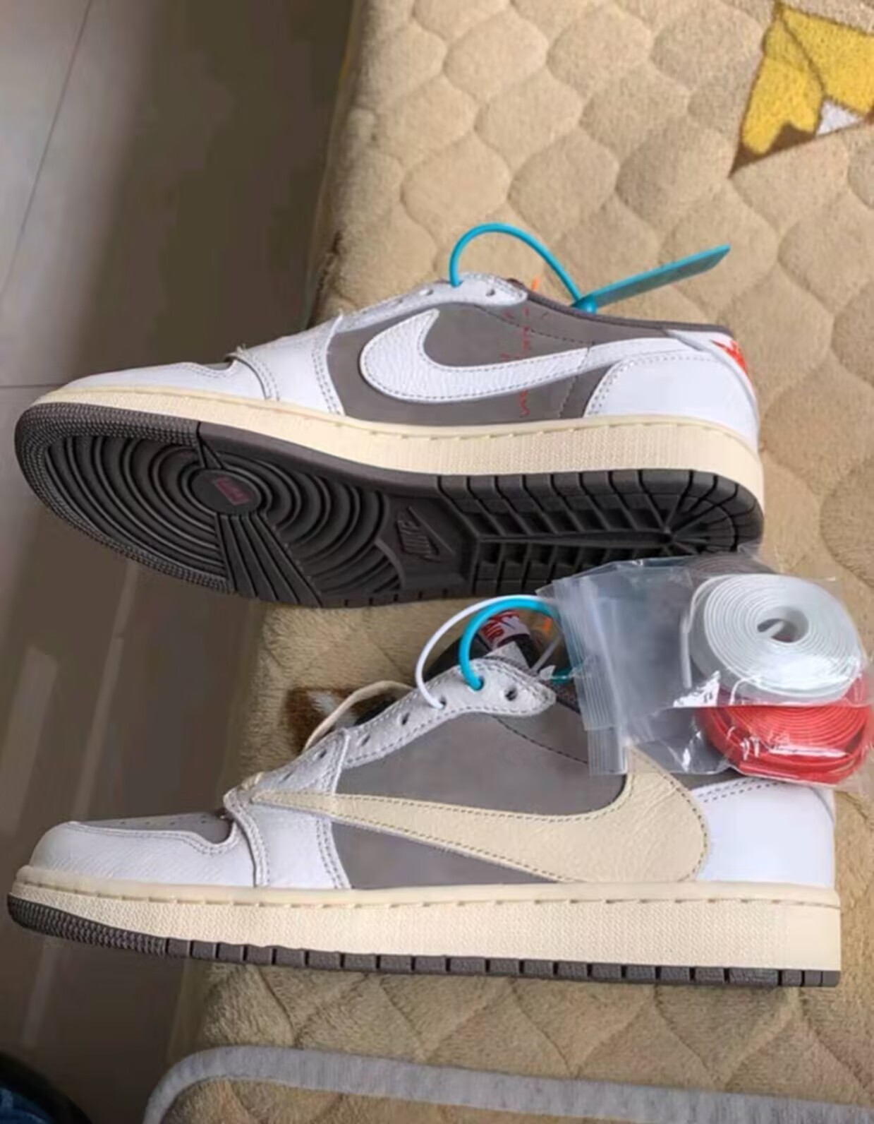 Travis Scott x Air Jordan 1 Low White Brown Barb DM7866-162 review noahgrey 01