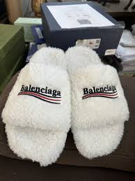Balenciaga Furry White Coke Label 698525 W1N31 0533 review Tom