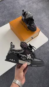 LOUIS VUITTON Skate Horse hair Black Diamond review Santiago 01