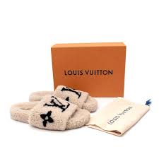 LOUIS VUITTON Shearling Bom Dia Beige review Maverick 01