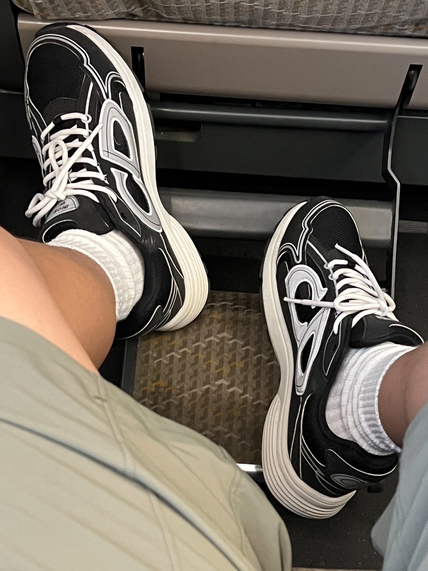 Dior B30 Sneakers Black Coffee Color 3SN279ZND-H969  review Williams 01