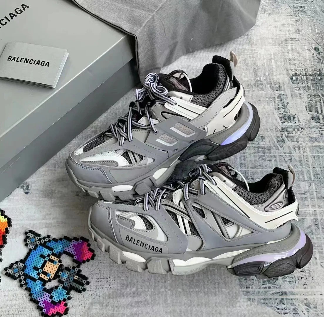 Balenciaga Track LeD Grey 555032 W1GB7 1214 review Zoe 01