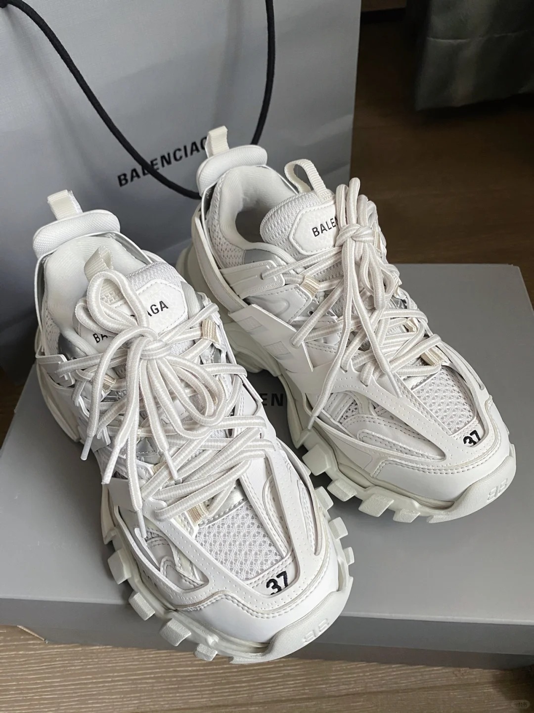 Balenciaga Track LED White 542436 W1GB7 6509 review Aria 01