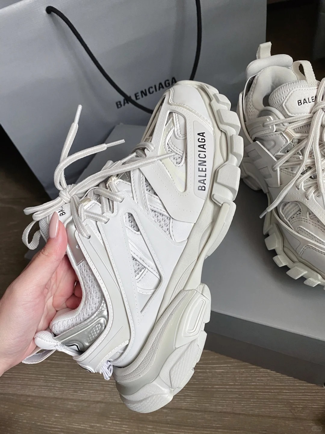 Balenciaga Track LED White 542436 W1GB7 6509 review Aria 00