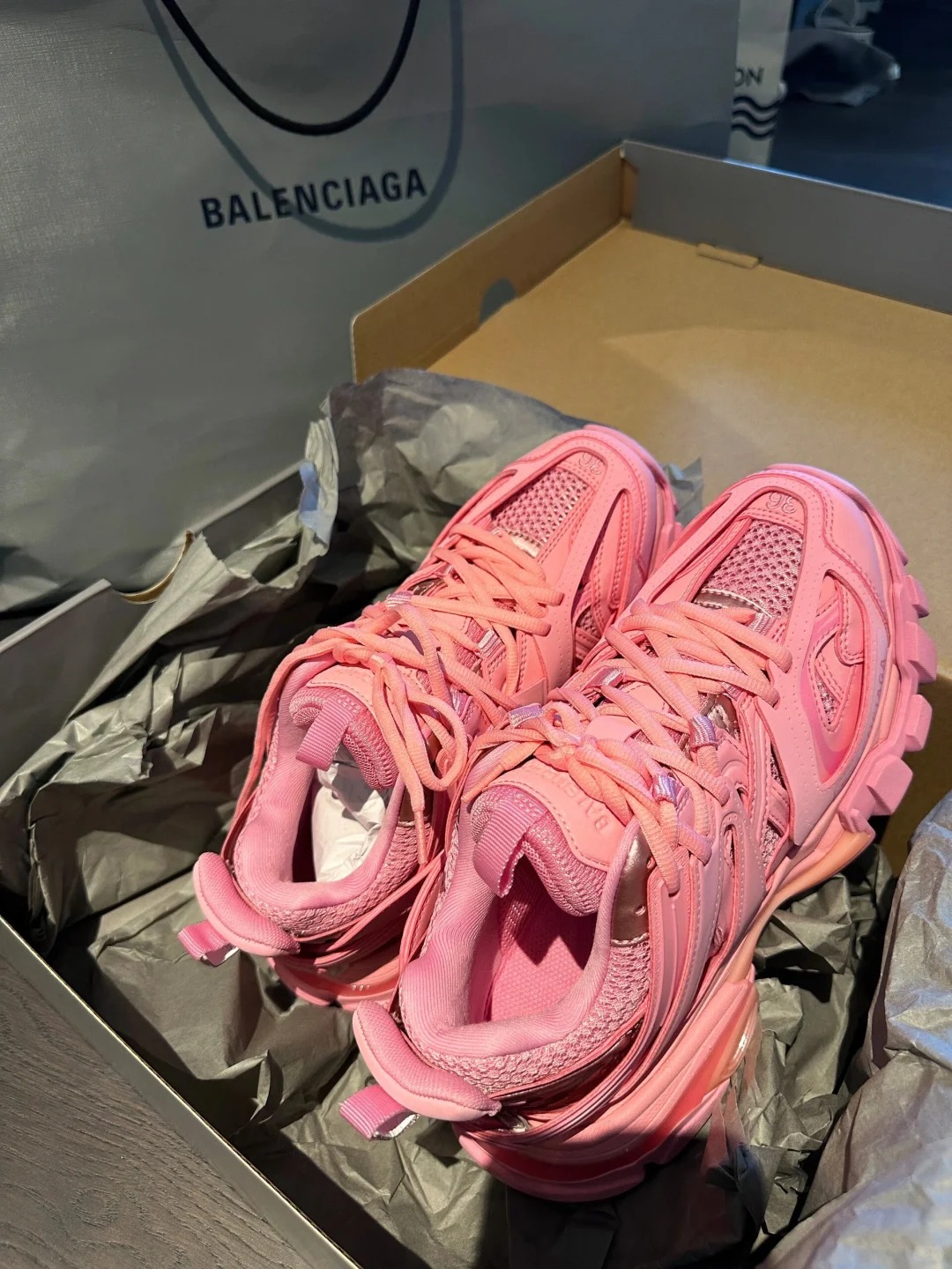 Balenciaga Track Pink 542436 W2LA1 5842 Without LED review Elizabeth 00