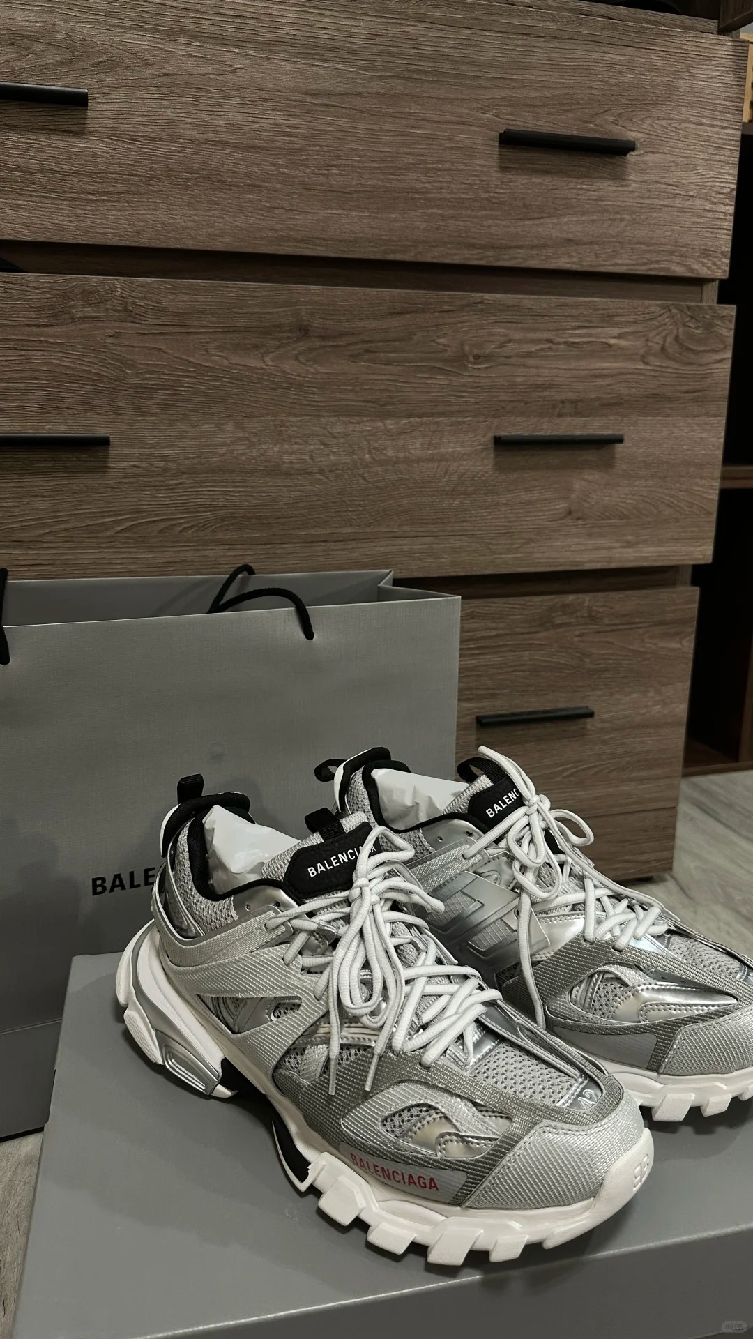 Balenciaga Track Bright Silver 542436 W2FS3 8100 Without LED review Jennifer