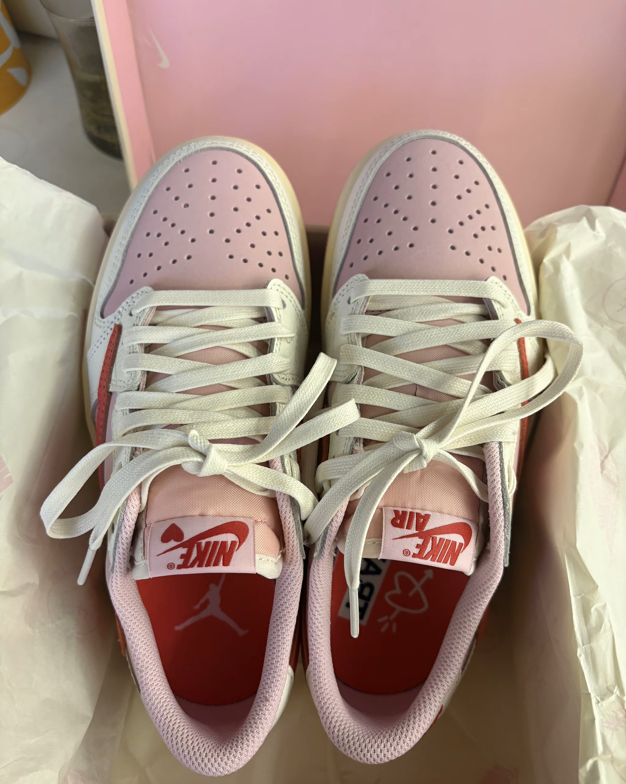 Travis Scott x Air Jordan 1 Low Red Low Hook Tropic Pink  IQ7604-101 review yuela 00