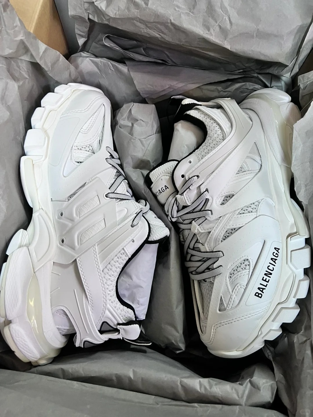 Balenciaga Track Led White Black  542023 W3AC1 9010 review Hunter