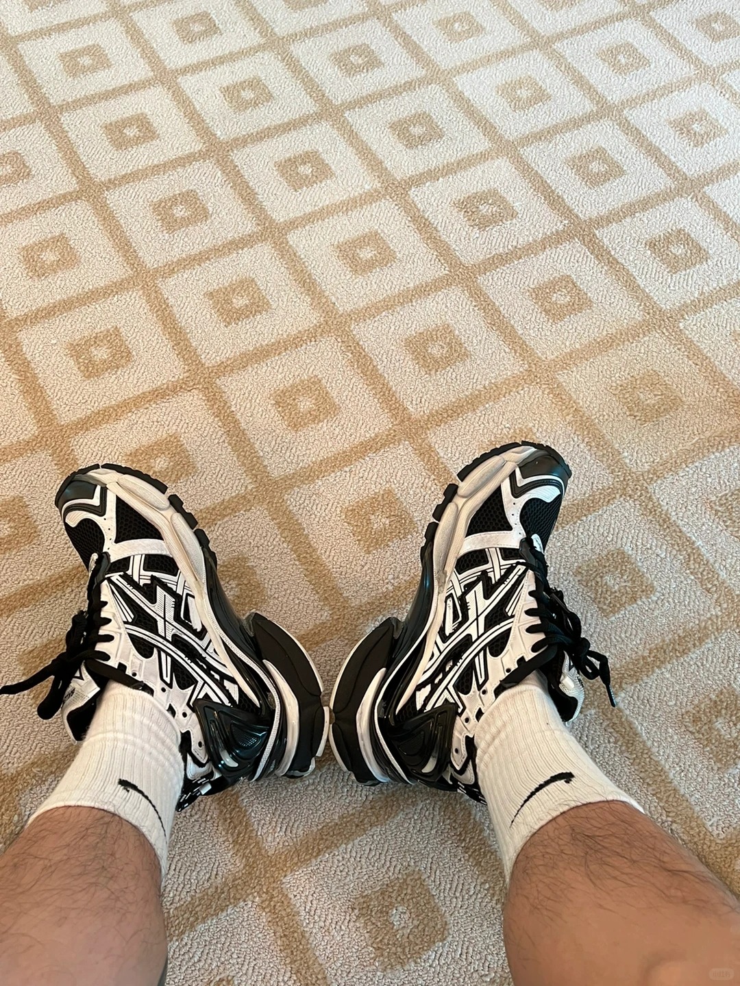 Balenciaga Runner Black White (LED) 677403 W3RB2 9010  review 0