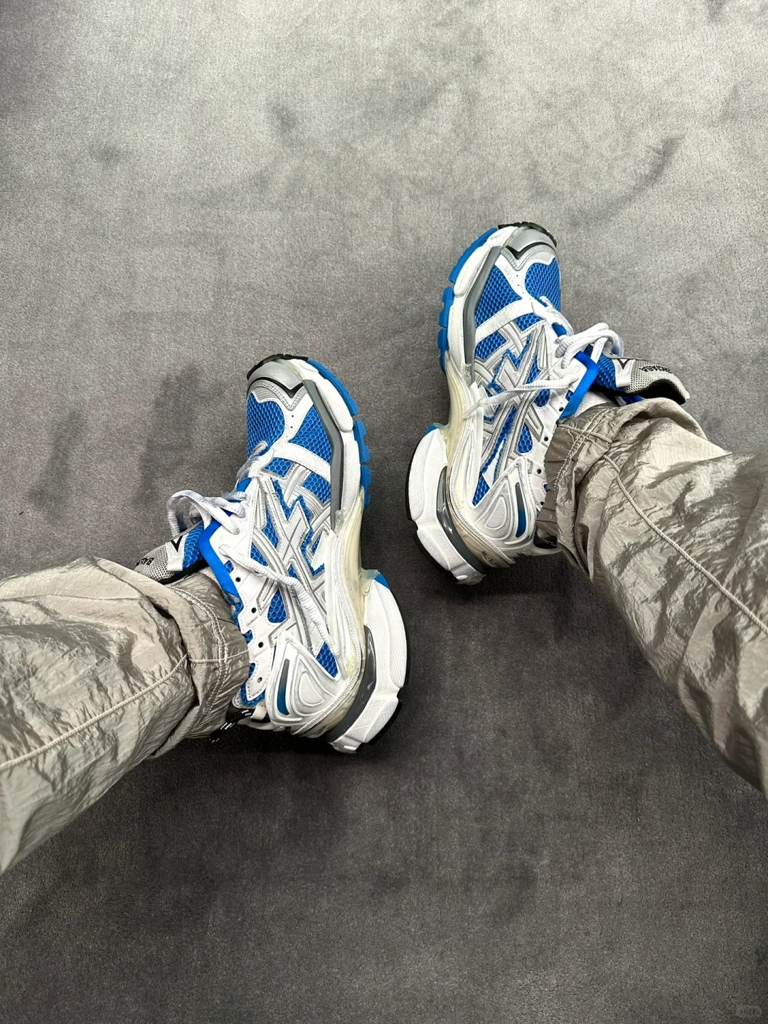 Balenciaga Runner White Blue 677403 W3RB3 4912 review 0