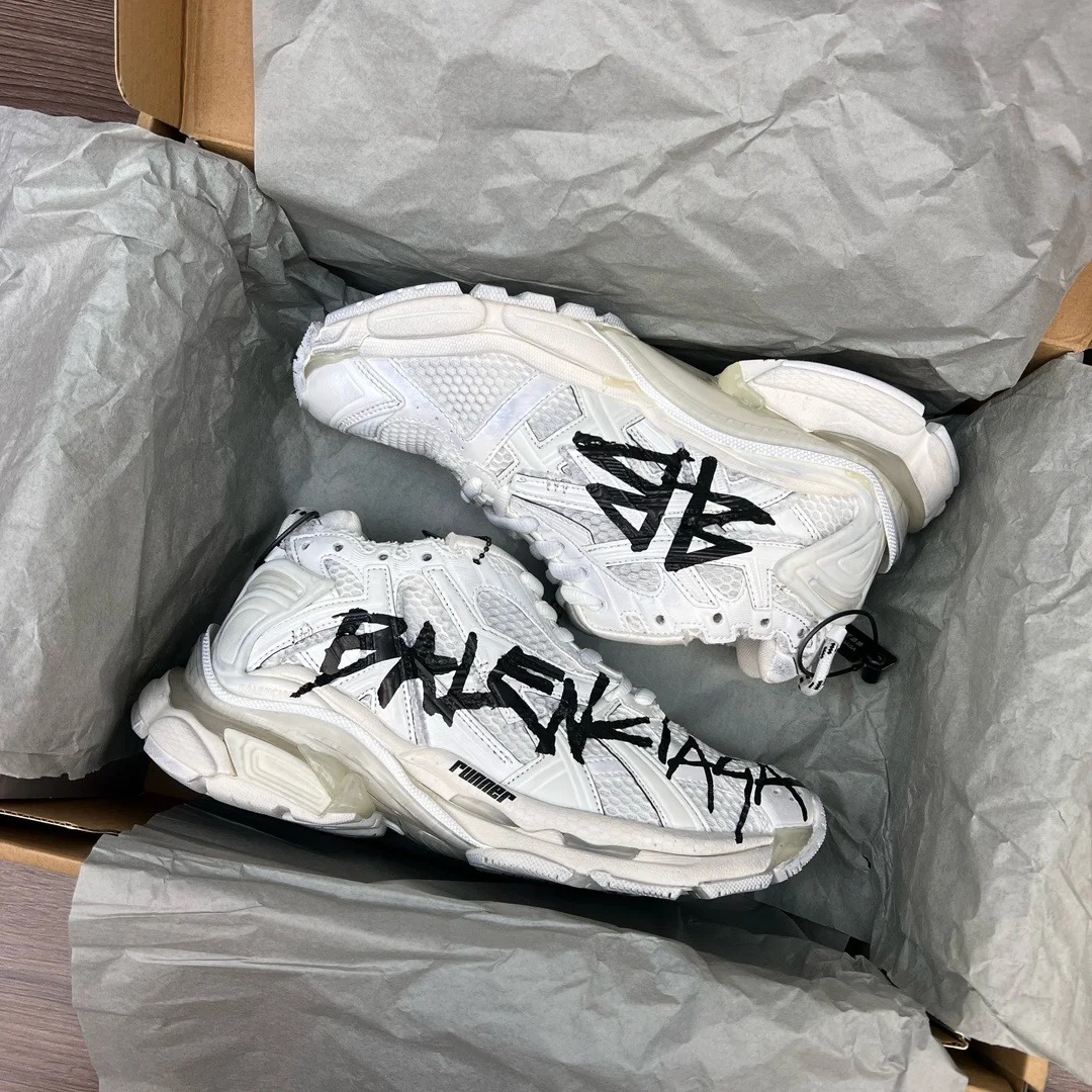 Balenciaga Runner White And Black Characters 677402 W3RBQ 9010 review Brown 01