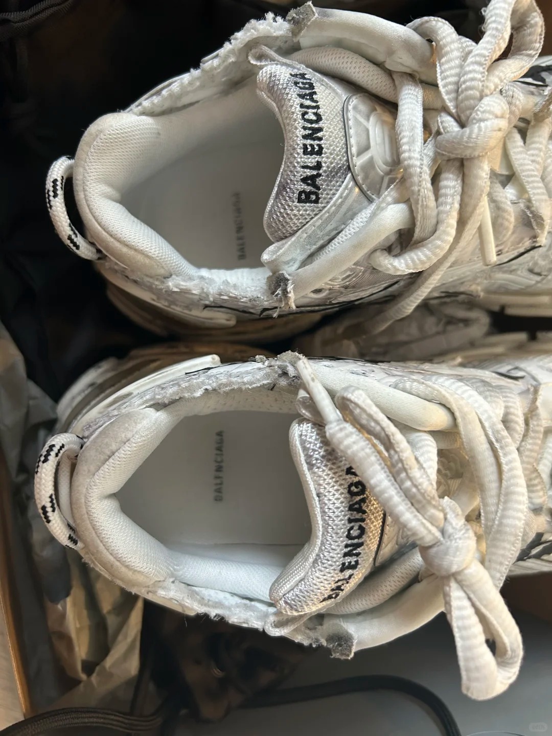 Balenciaga Runner White And Black Characters 677402 W3RBQ 9010 review Davis 00