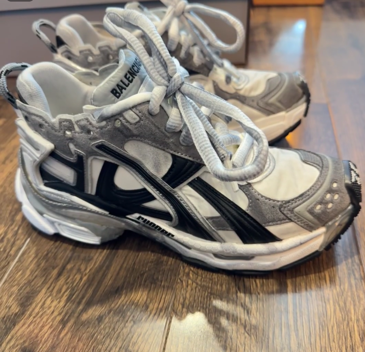 Balenciaga Runner Sneaker 'White Black' 772774 W3RMU 9010 review 1