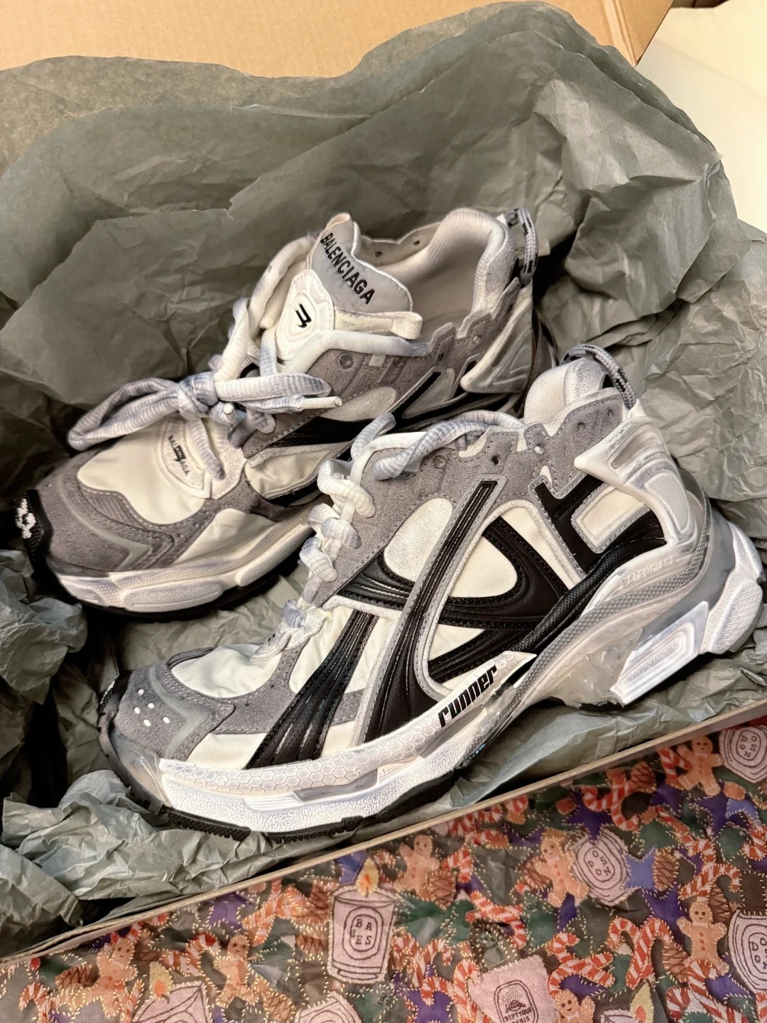 Balenciaga Runner Sneaker 'White Black' 772774 W3RMU 9010 review Lily