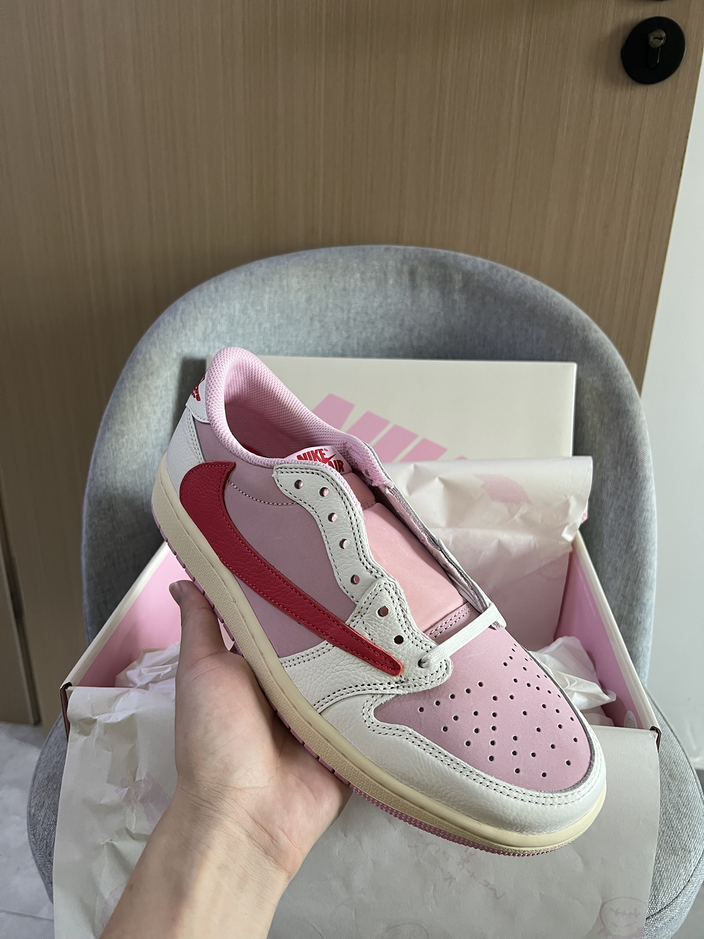 Travis Scott x Air Jordan 1 Low Red Low Hook Tropic Pink  IQ7604-101 review waston 01