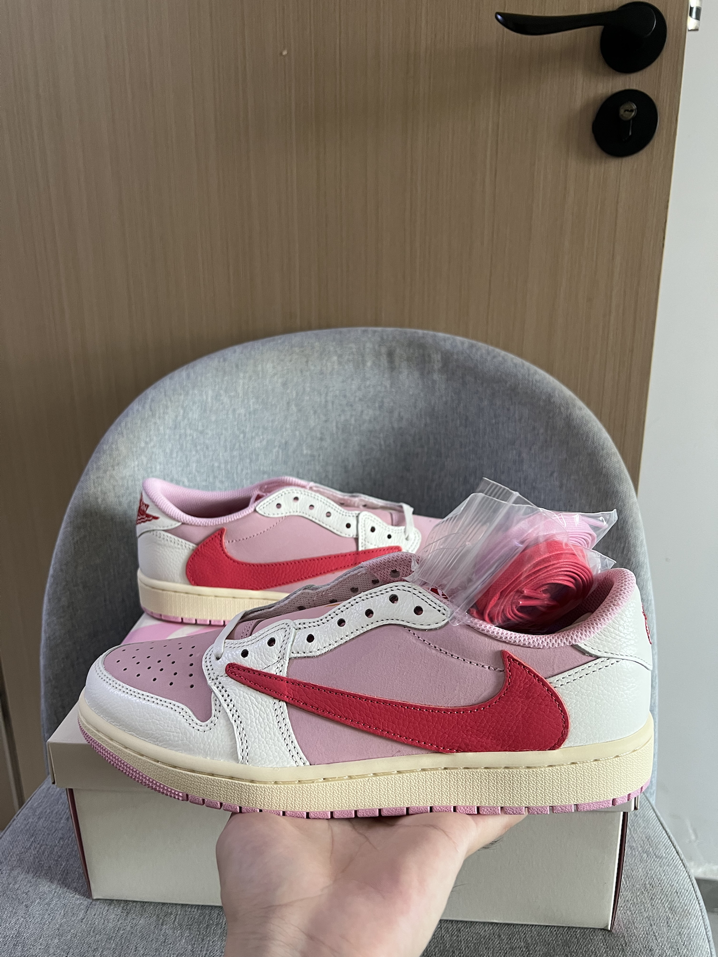 Travis Scott x Air Jordan 1 Low Red Low Hook Tropic Pink  IQ7604-101 review waston 00