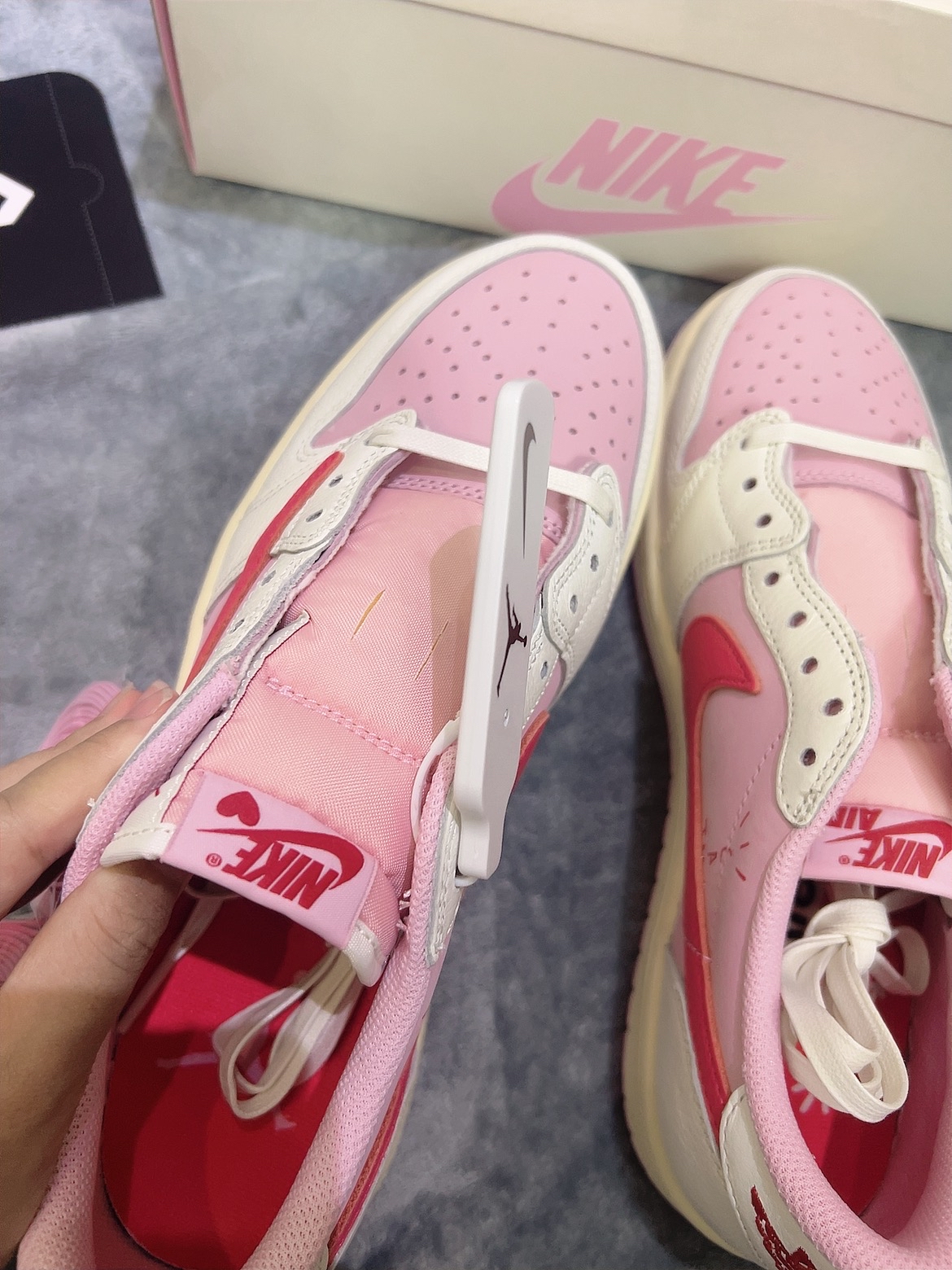 Travis Scott x Air Jordan 1 Low Red Low Hook Tropic Pink  IQ7604-101 review winminton 00